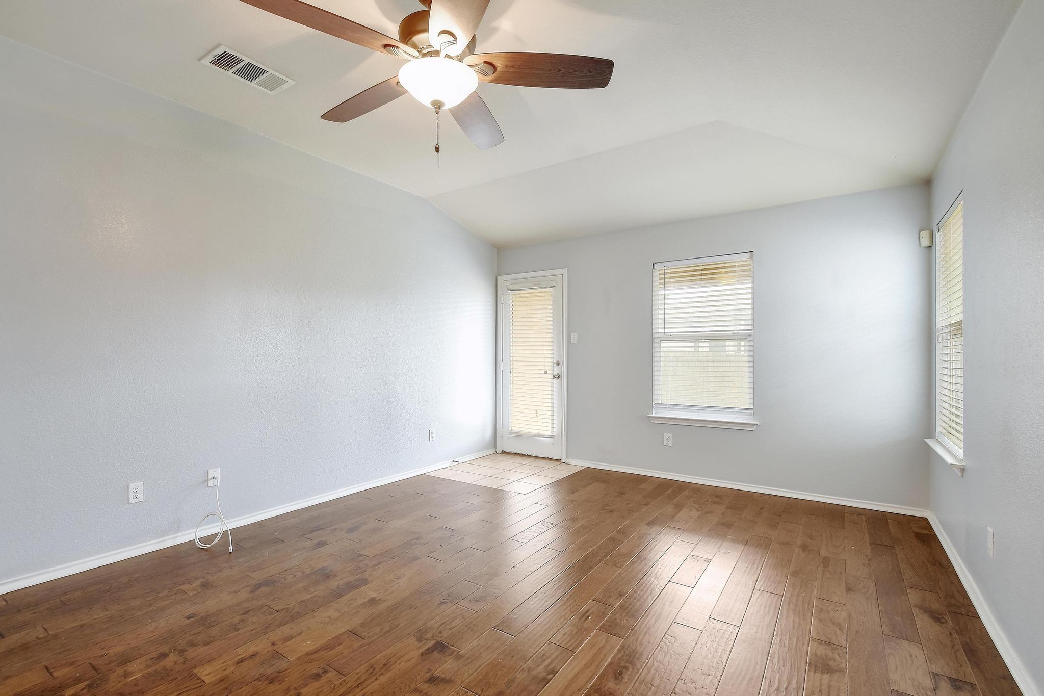 371 Bloomsbury Dr, Kyle, TX 78640