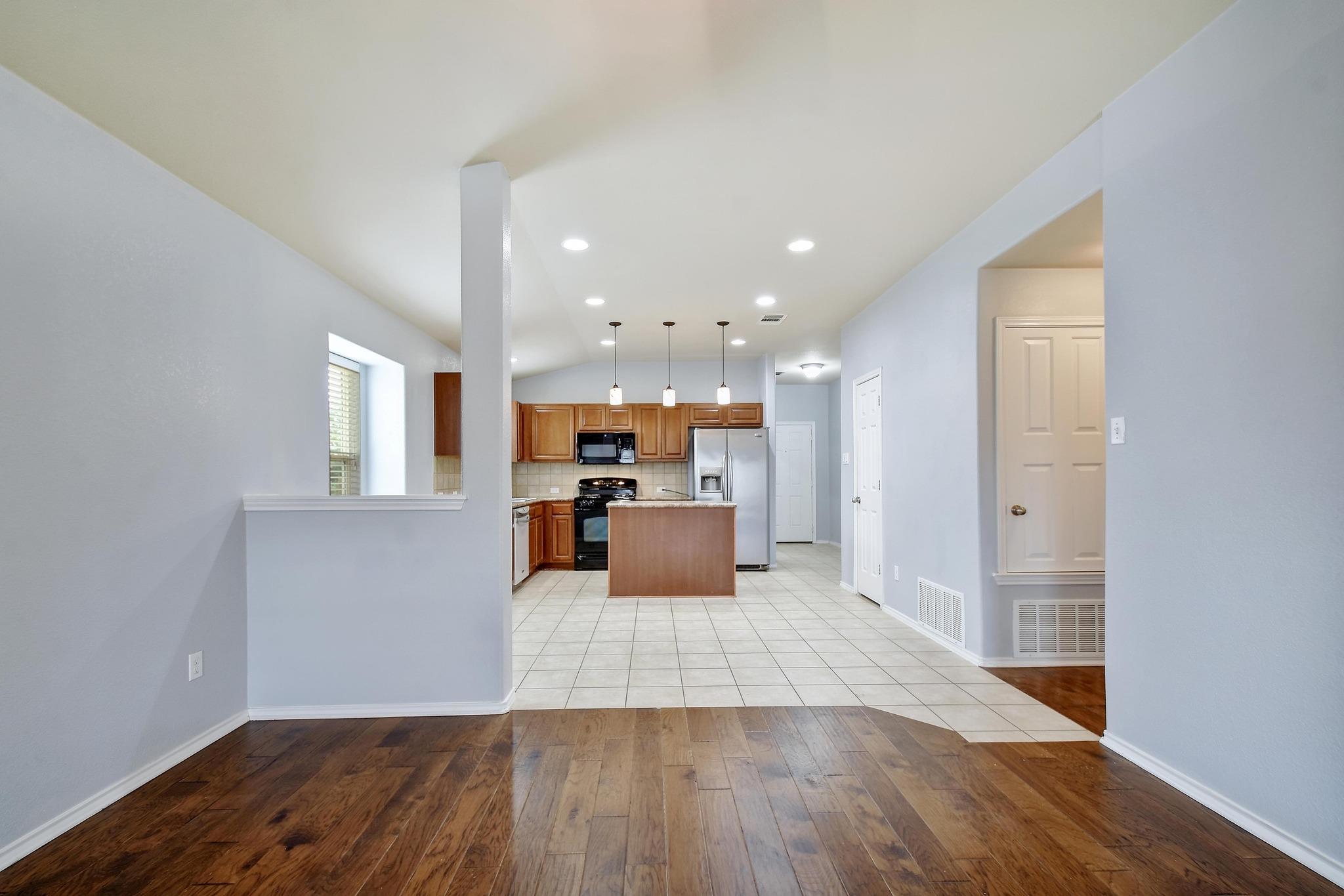 371 Bloomsbury Dr, Kyle, TX 78640
