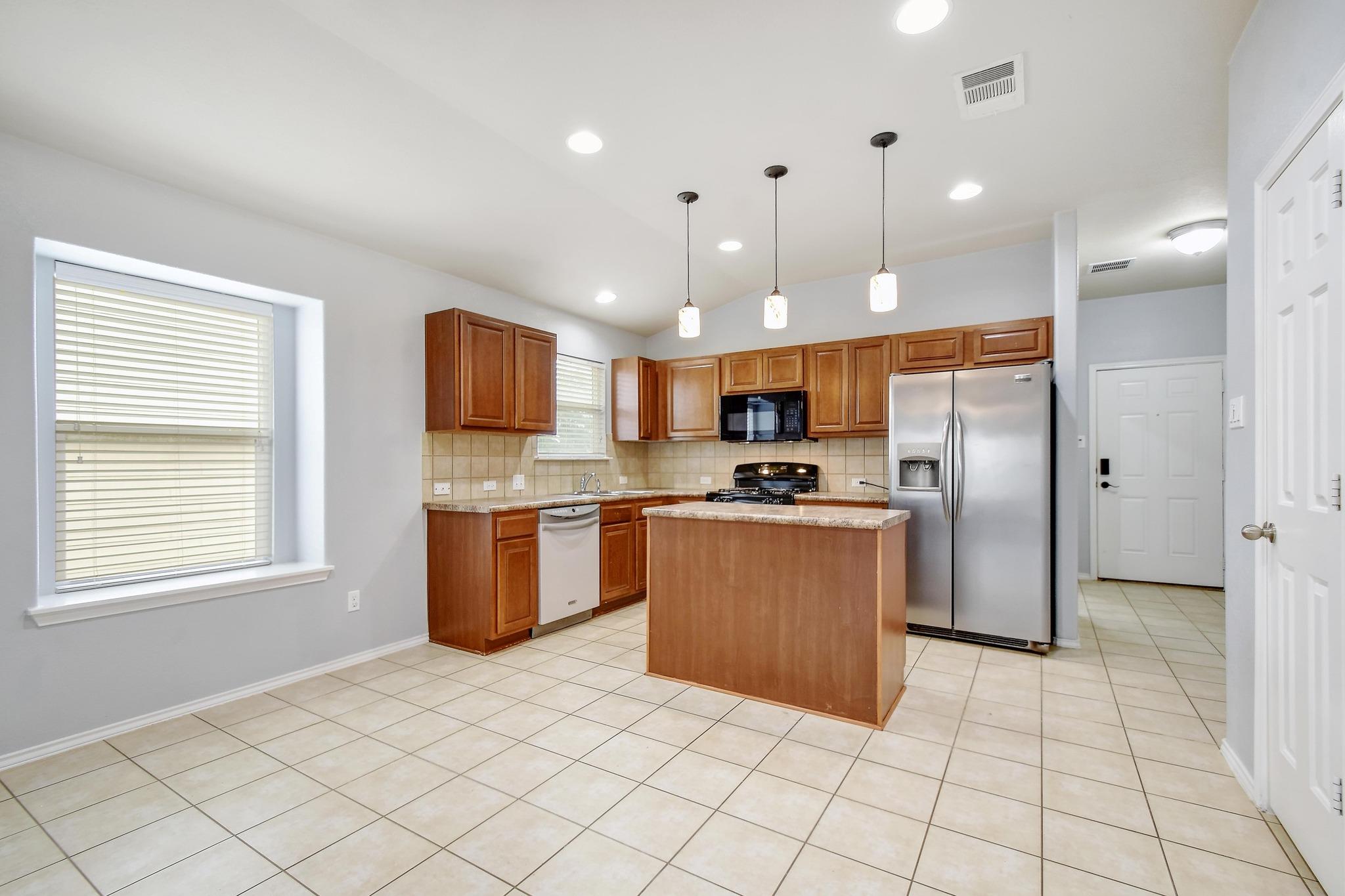 371 Bloomsbury Dr, Kyle, TX 78640