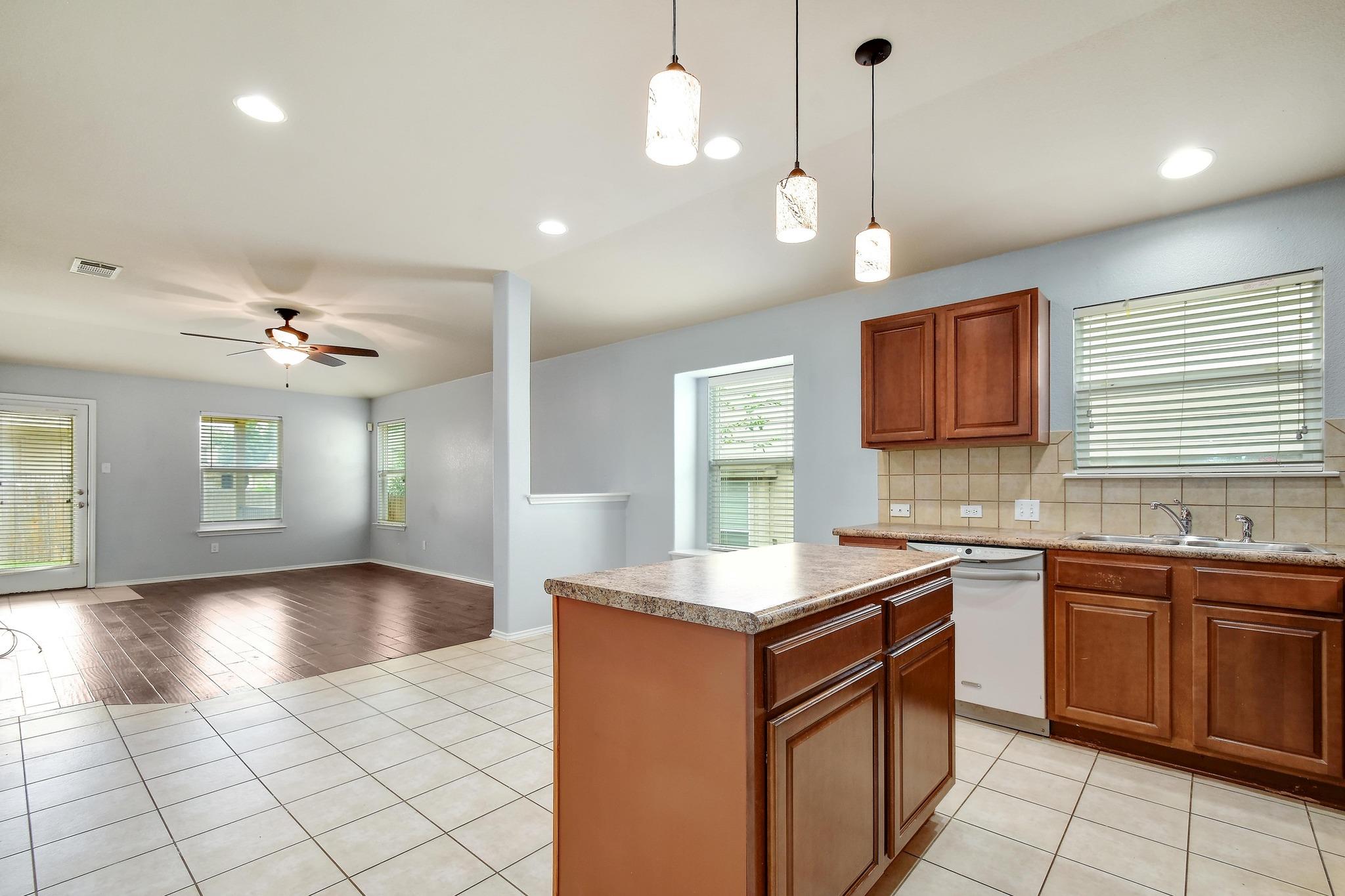 371 Bloomsbury Dr, Kyle, TX 78640