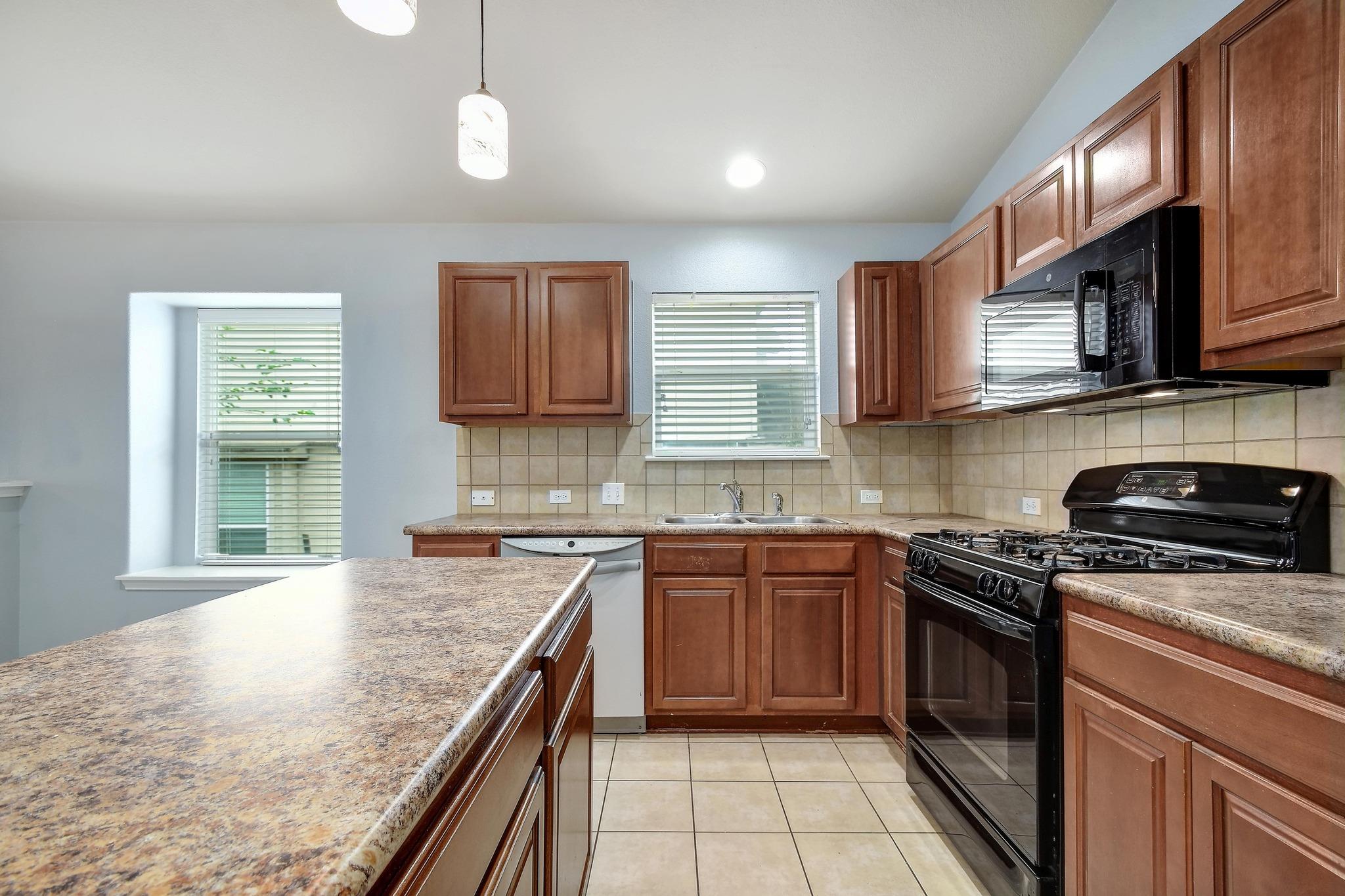 371 Bloomsbury Dr, Kyle, TX 78640