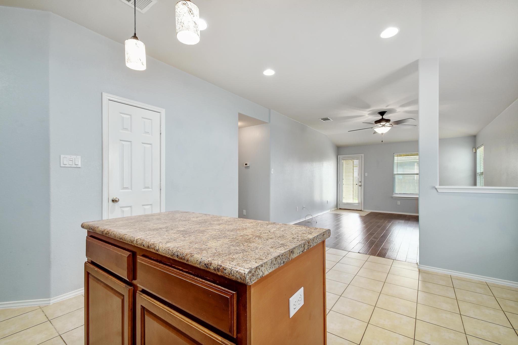 371 Bloomsbury Dr, Kyle, TX 78640