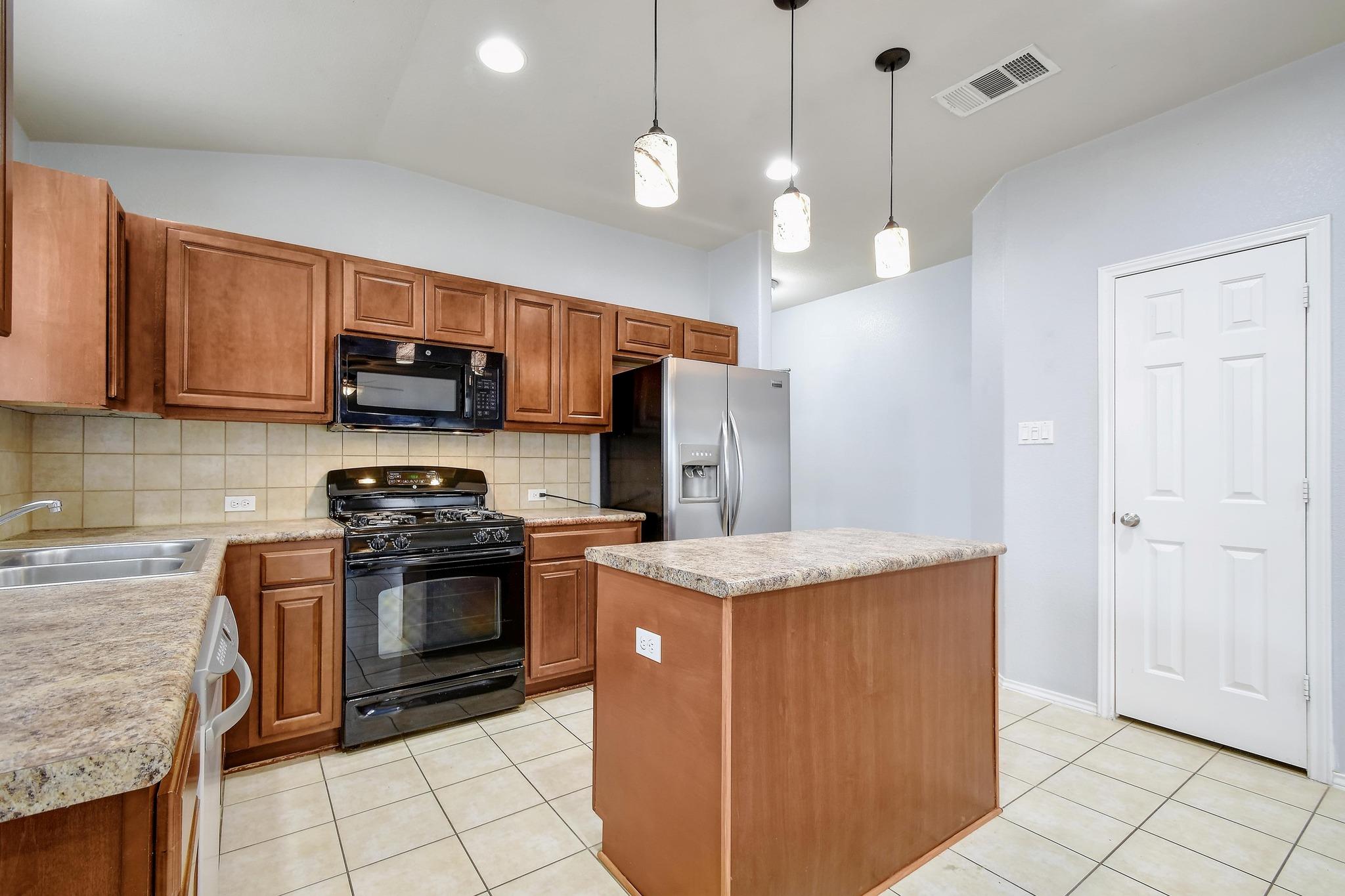 371 Bloomsbury Dr, Kyle, TX 78640