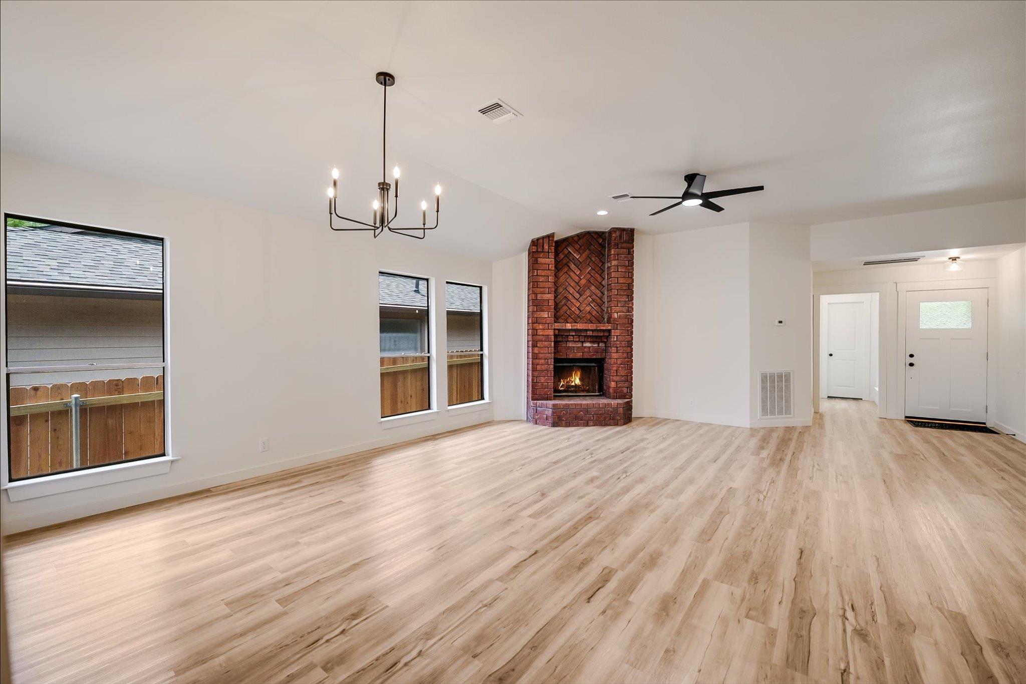 1157 Lago Vista St, San Marcos, TX 78666