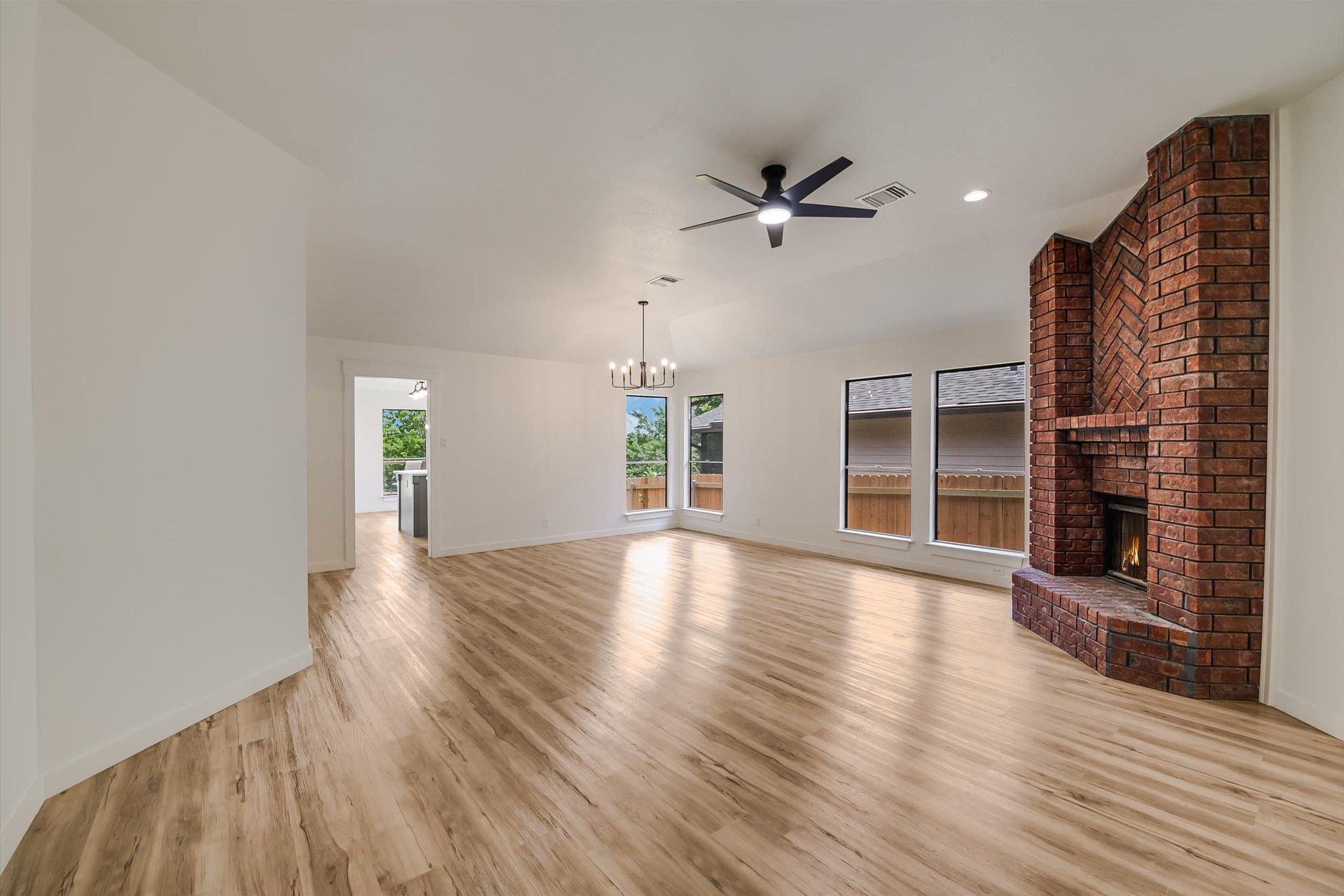 1157 Lago Vista St, San Marcos, TX 78666