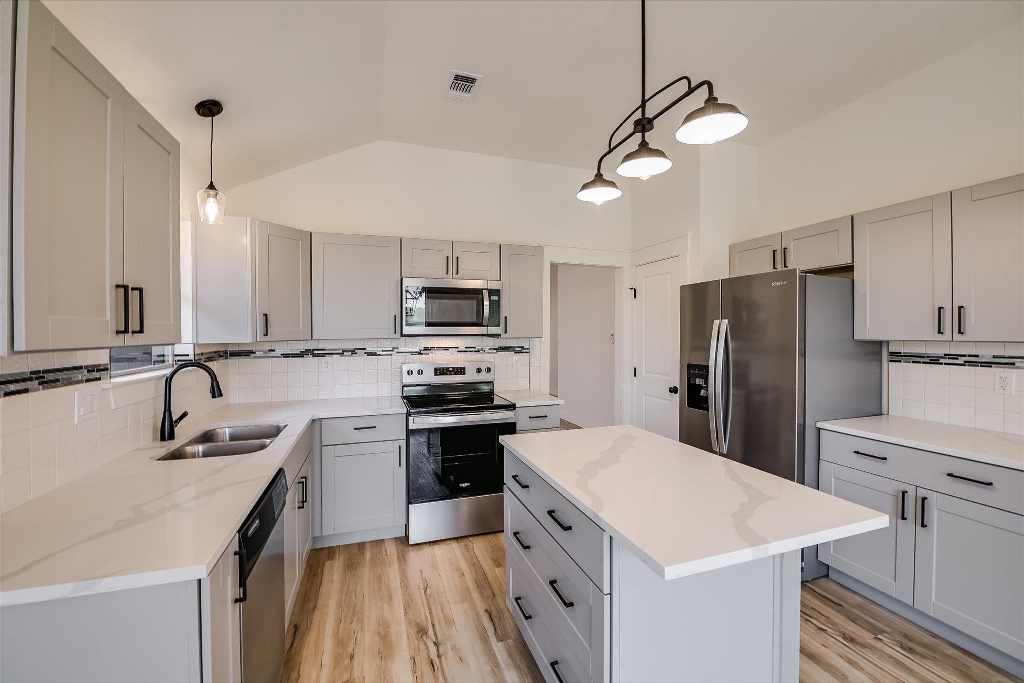 1157 Lago Vista St, San Marcos, TX 78666