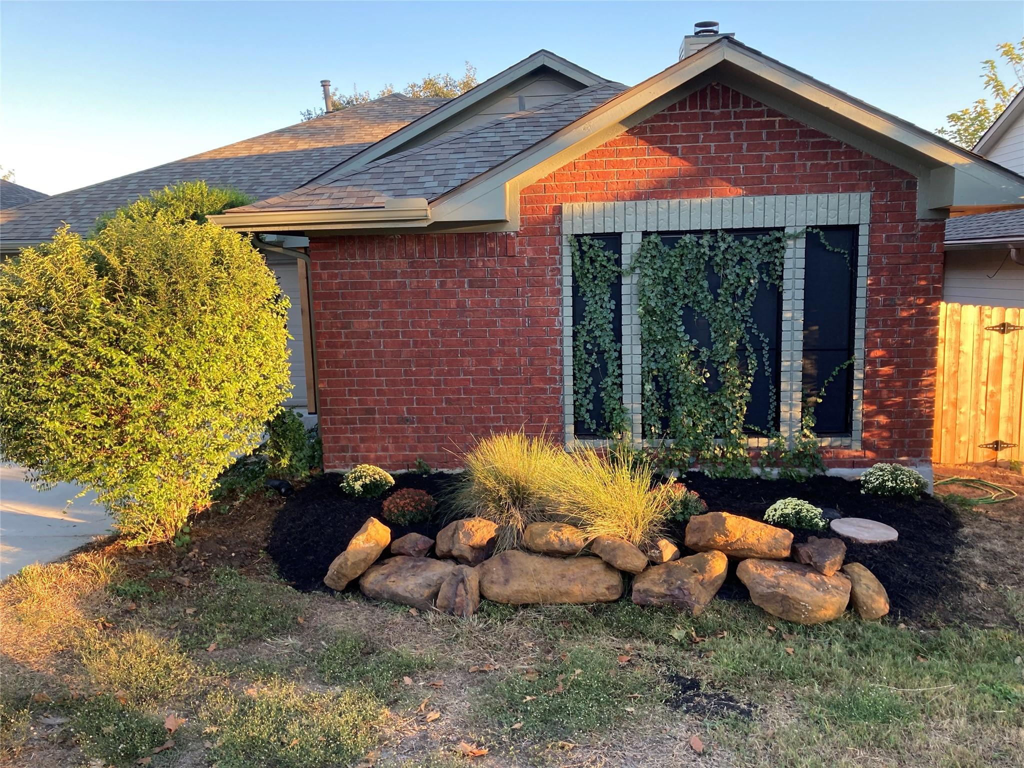 1157 Lago Vista St, San Marcos, TX 78666