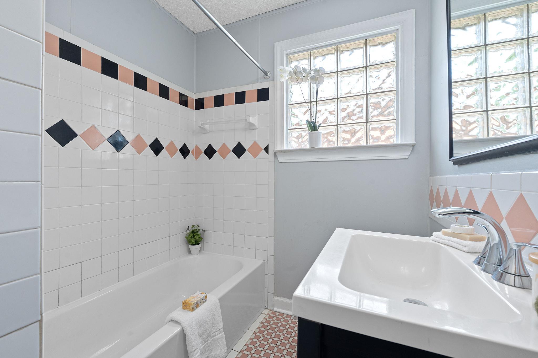 932 E 53 1/2 St, Austin, TX 78751