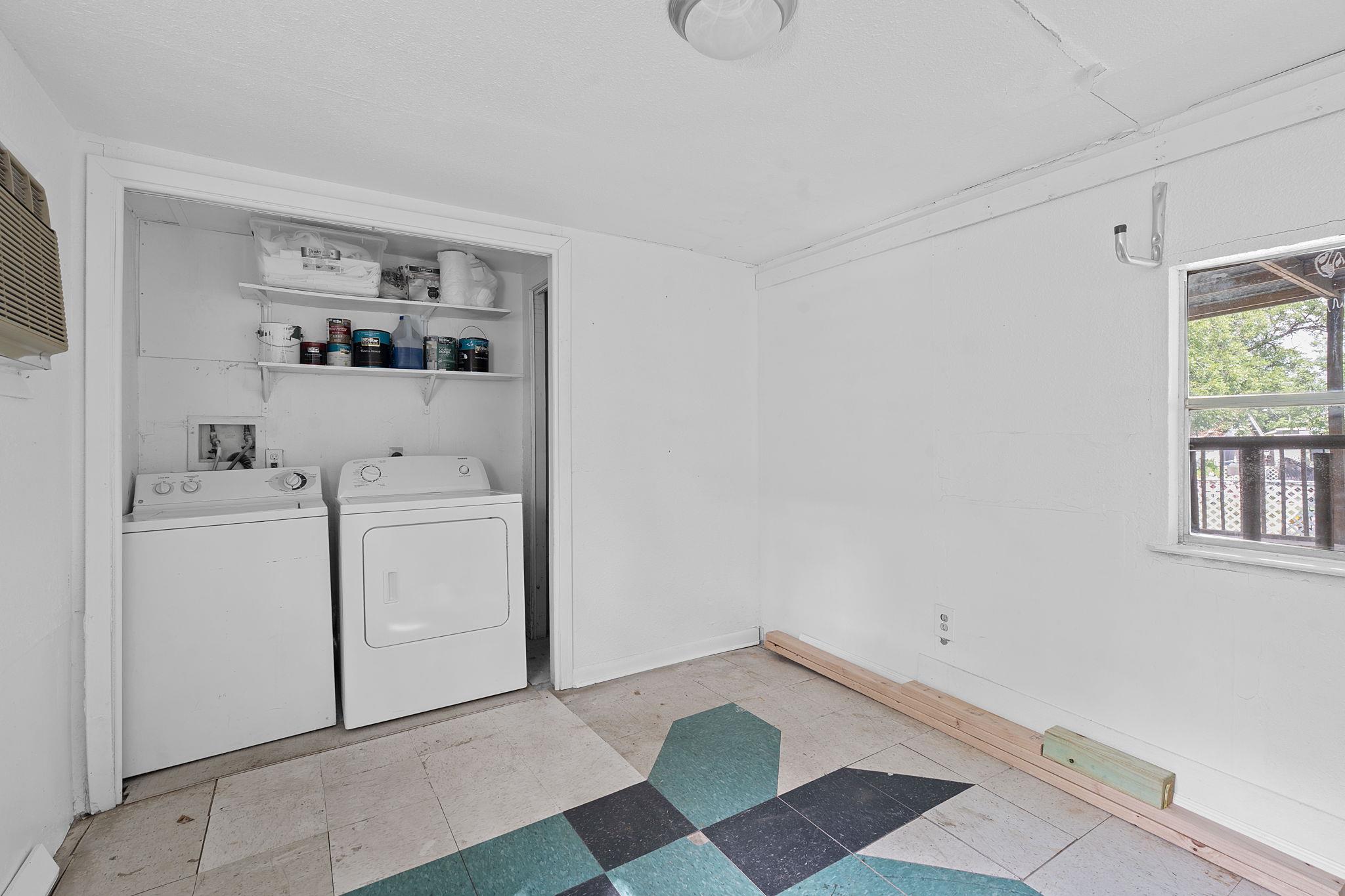 932 E 53 1/2 St, Austin, TX 78751