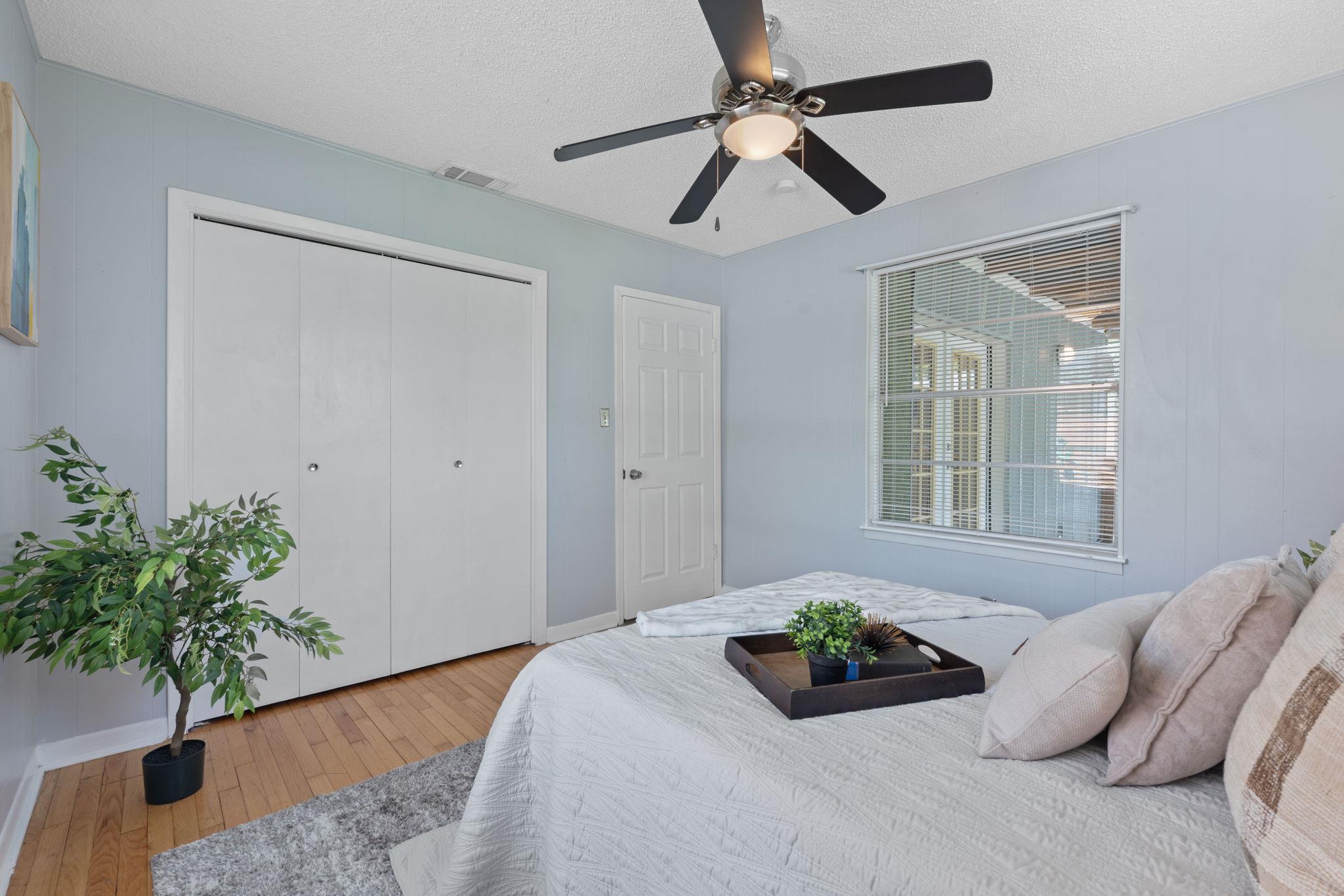 932 E 53 1/2 St, Austin, TX 78751