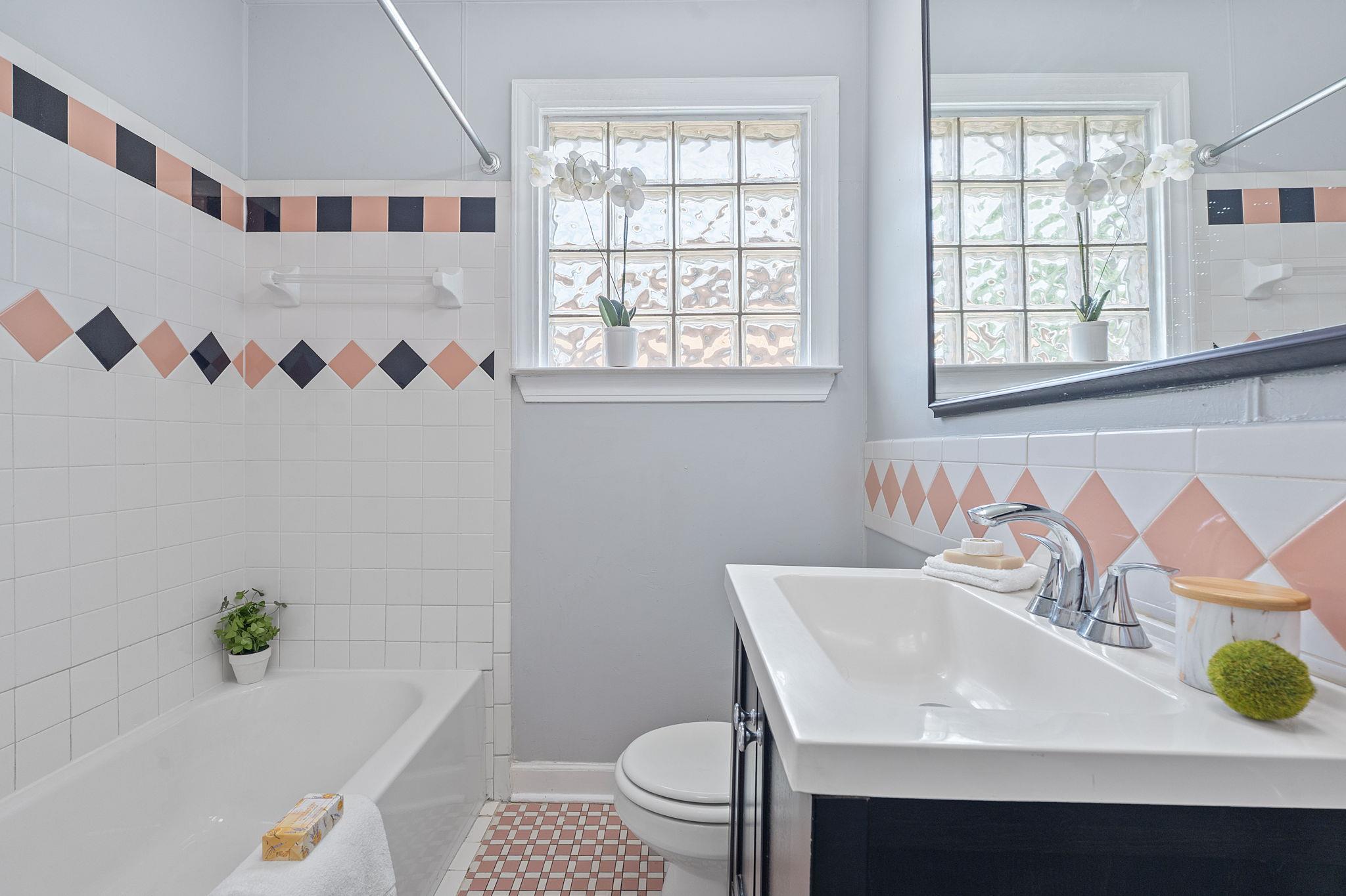 932 E 53 1/2 St, Austin, TX 78751