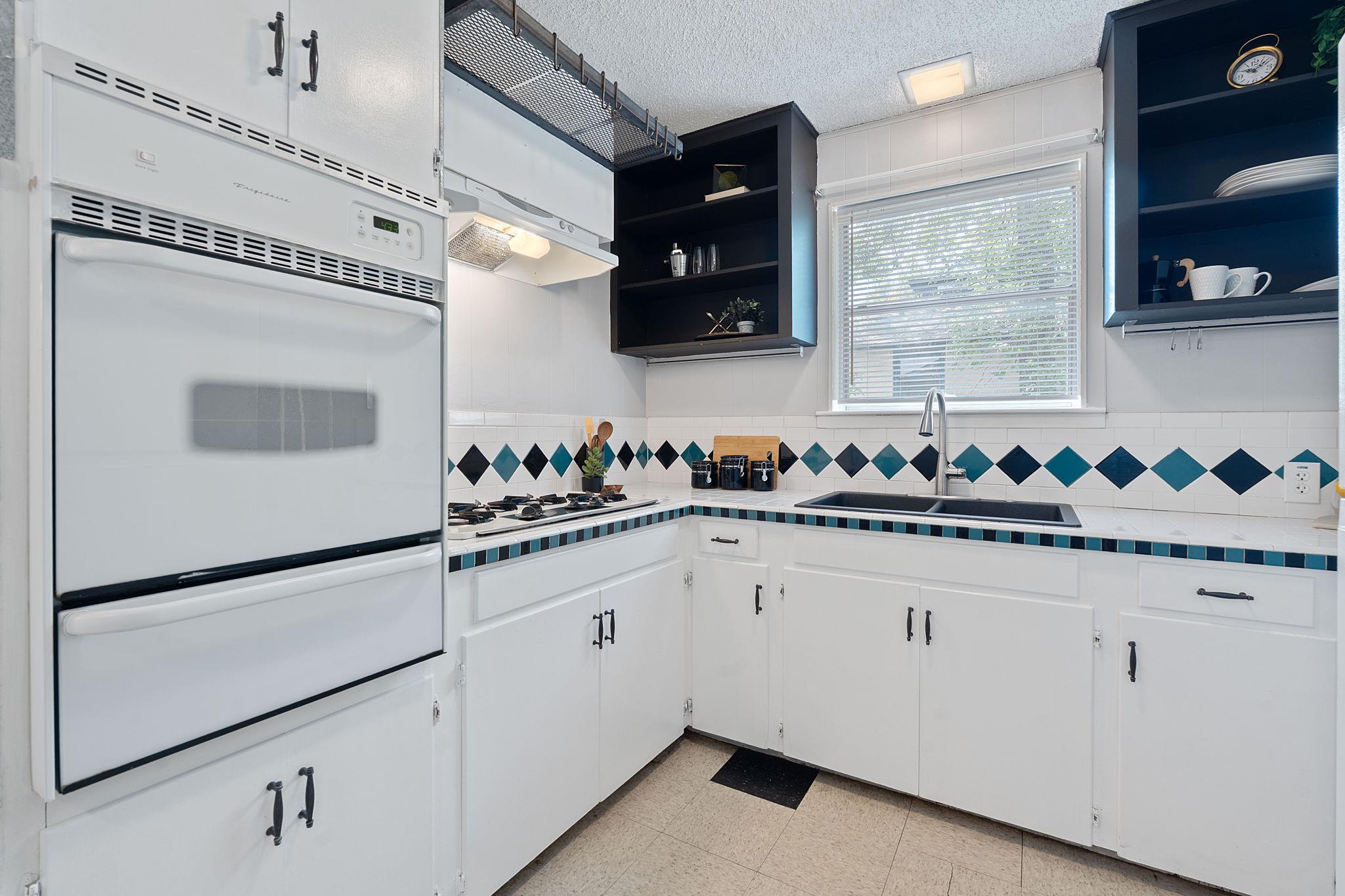 932 E 53 1/2 St, Austin, TX 78751
