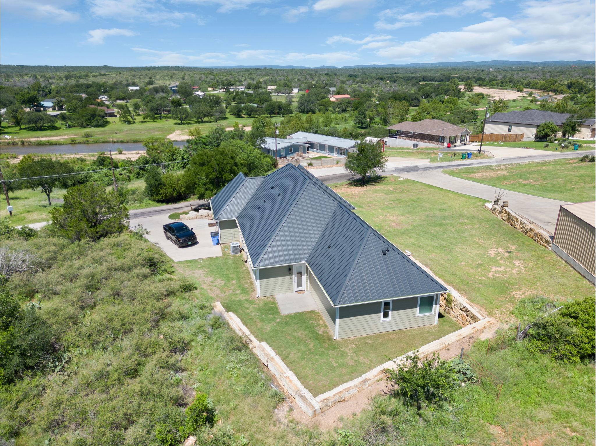 908 Sandy Mountain Dr, Llano, TX 78643