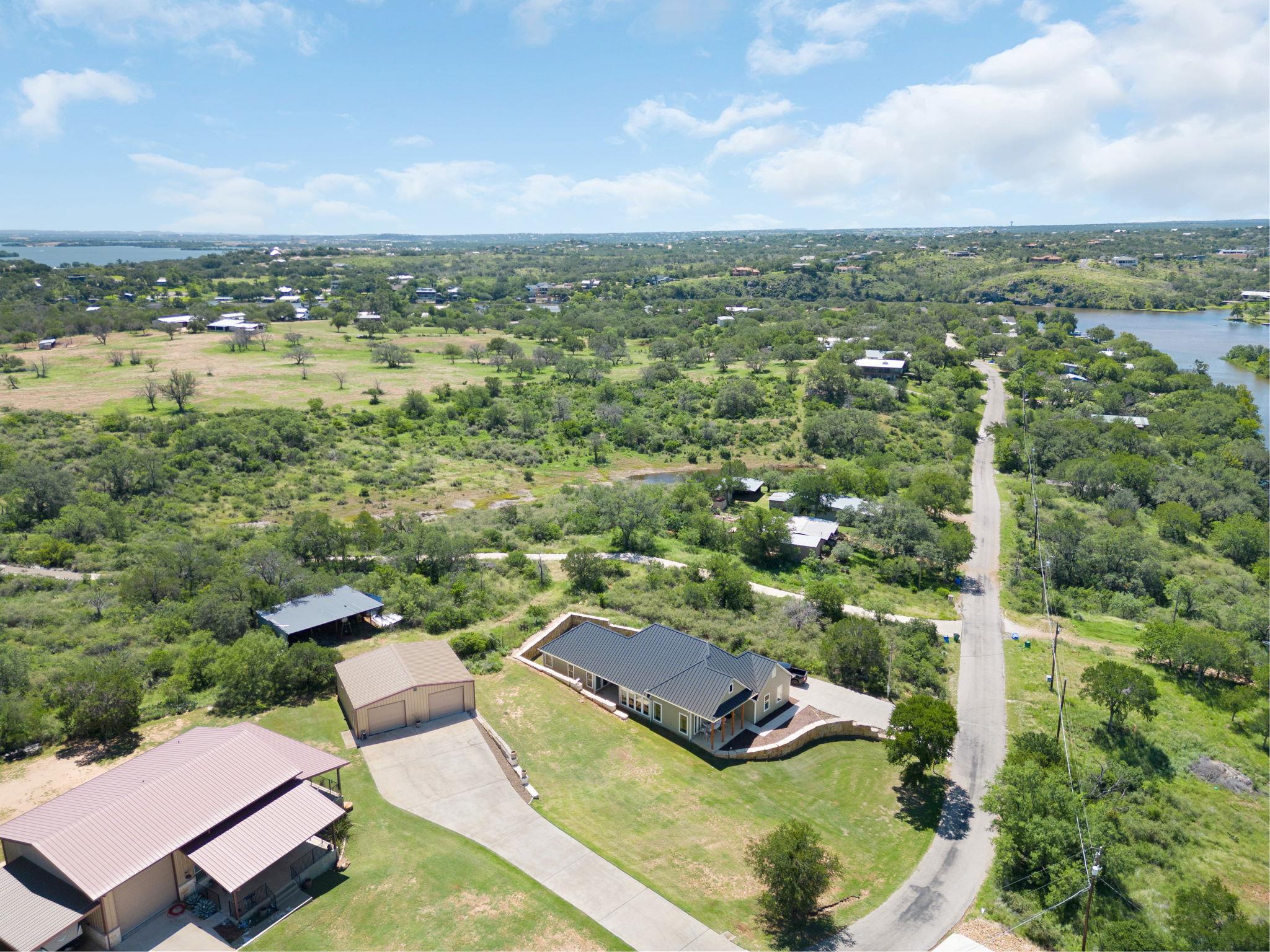 908 Sandy Mountain Dr, Llano, TX 78643