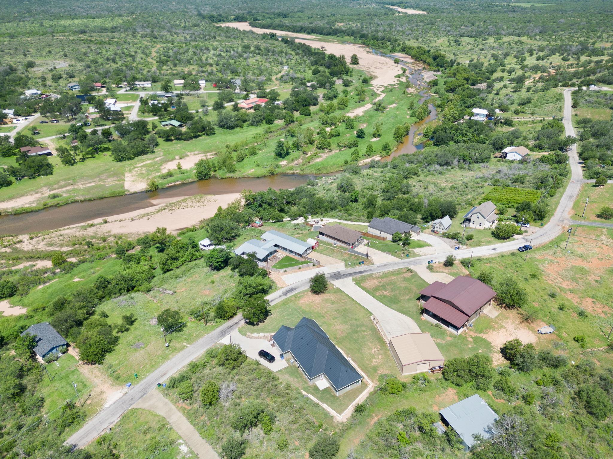 908 Sandy Mountain Dr, Llano, TX 78643