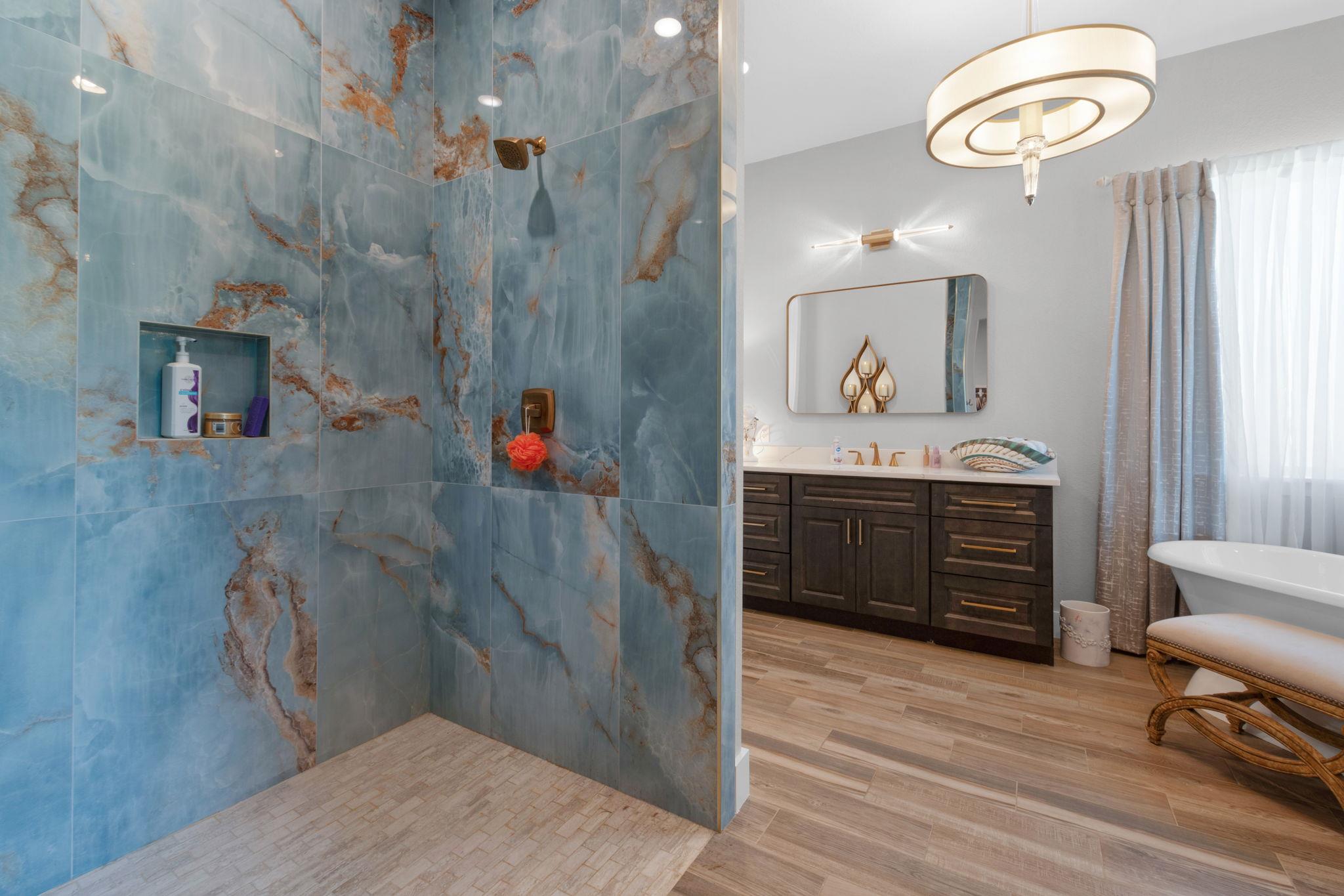 908 Sandy Mountain Dr, Llano, TX 78643