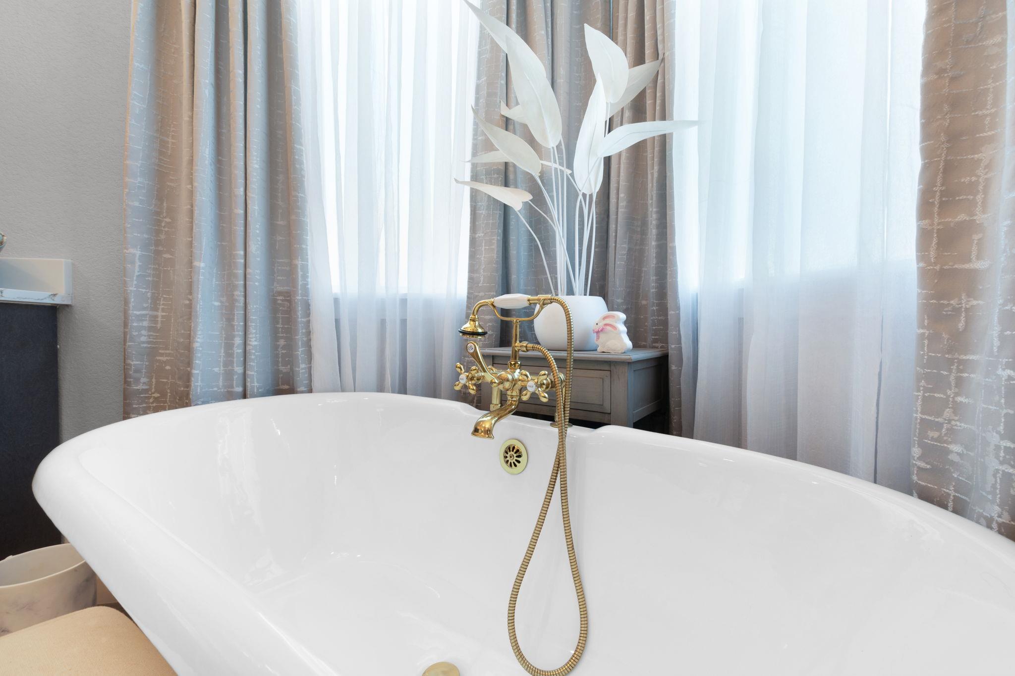 908 Sandy Mountain Dr, Llano, TX 78643