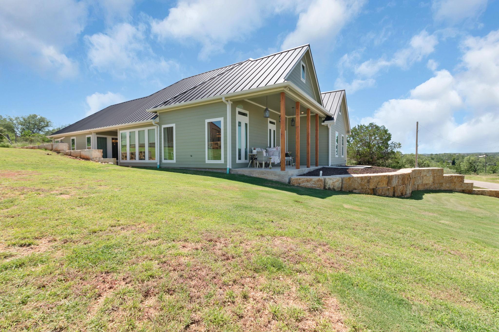 908 Sandy Mountain Dr, Llano, TX 78643