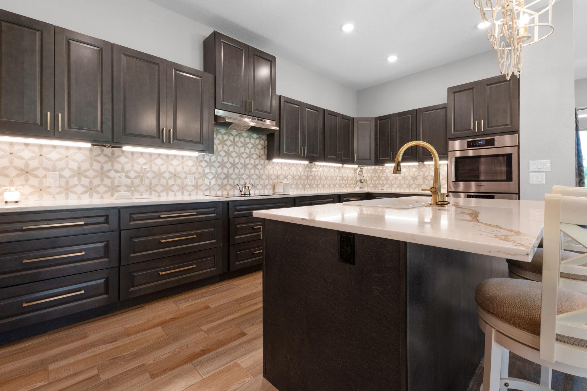 908 Sandy Mountain Dr, Llano, TX 78643