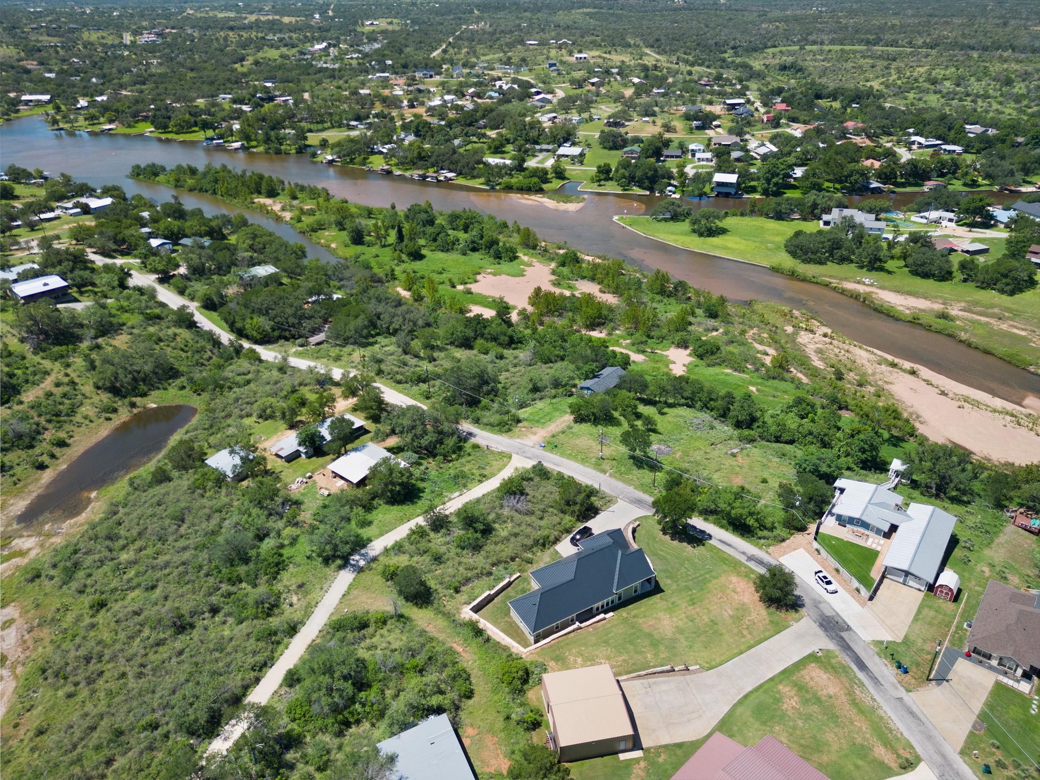 908 Sandy Mountain Dr, Llano, TX 78643