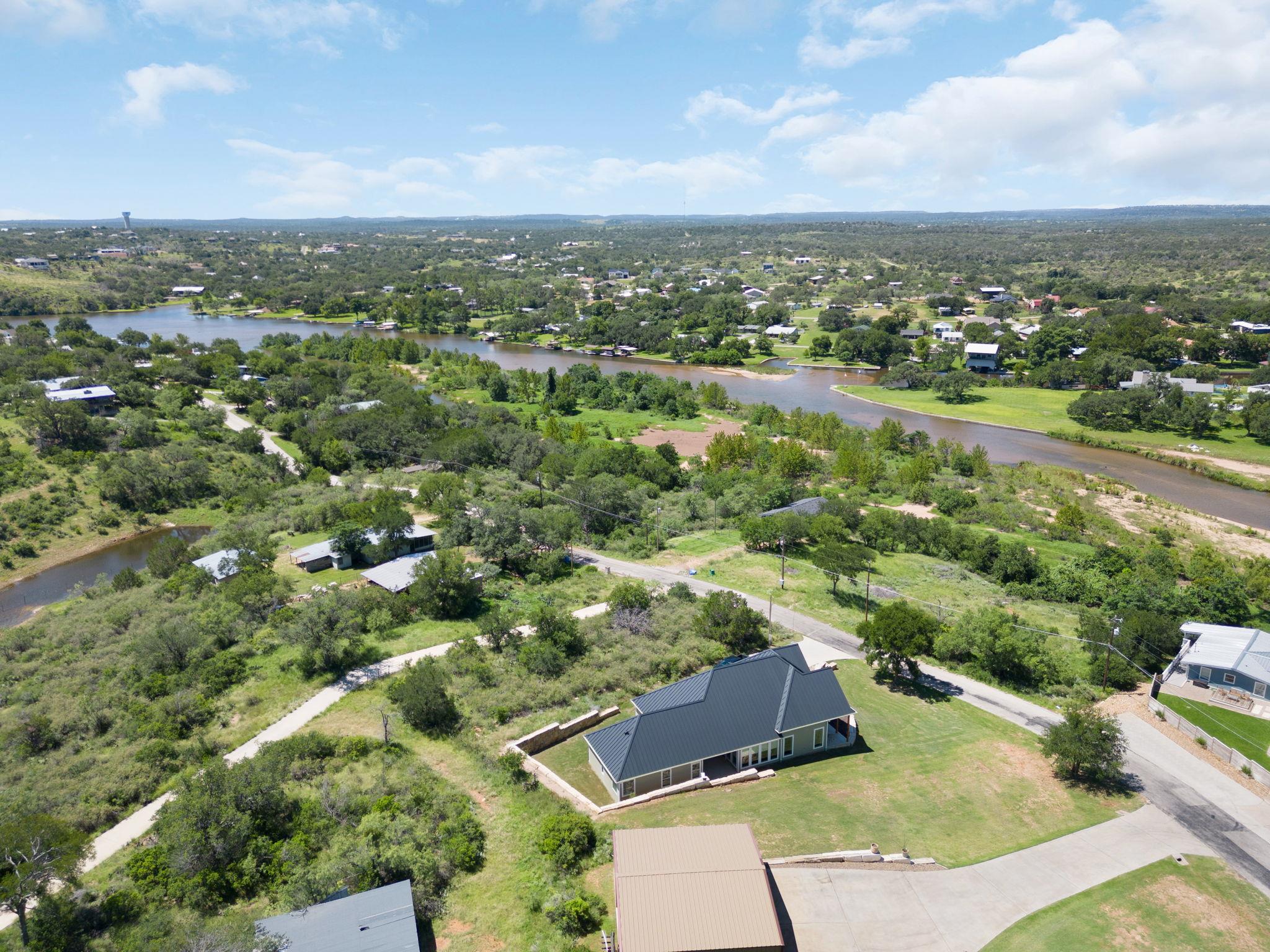 908 Sandy Mountain Dr, Llano, TX 78643