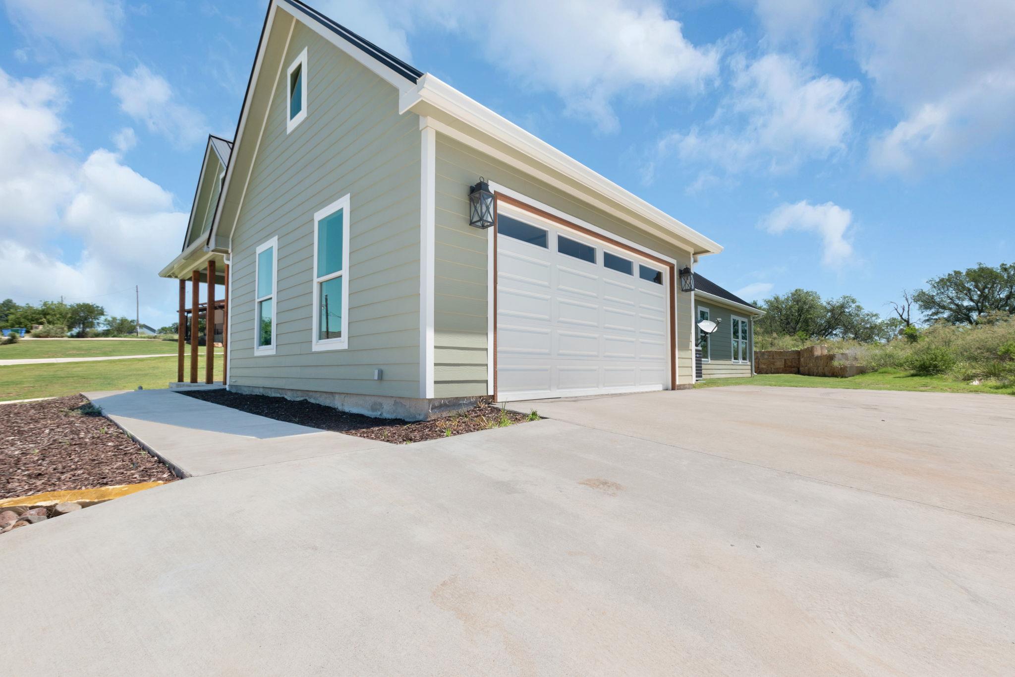 908 Sandy Mountain Dr, Llano, TX 78643