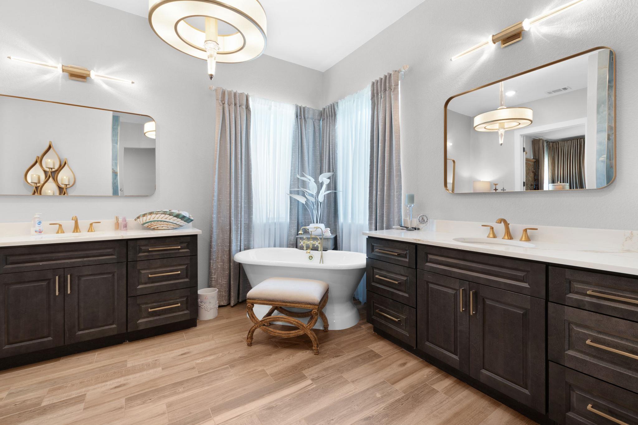 908 Sandy Mountain Dr, Llano, TX 78643