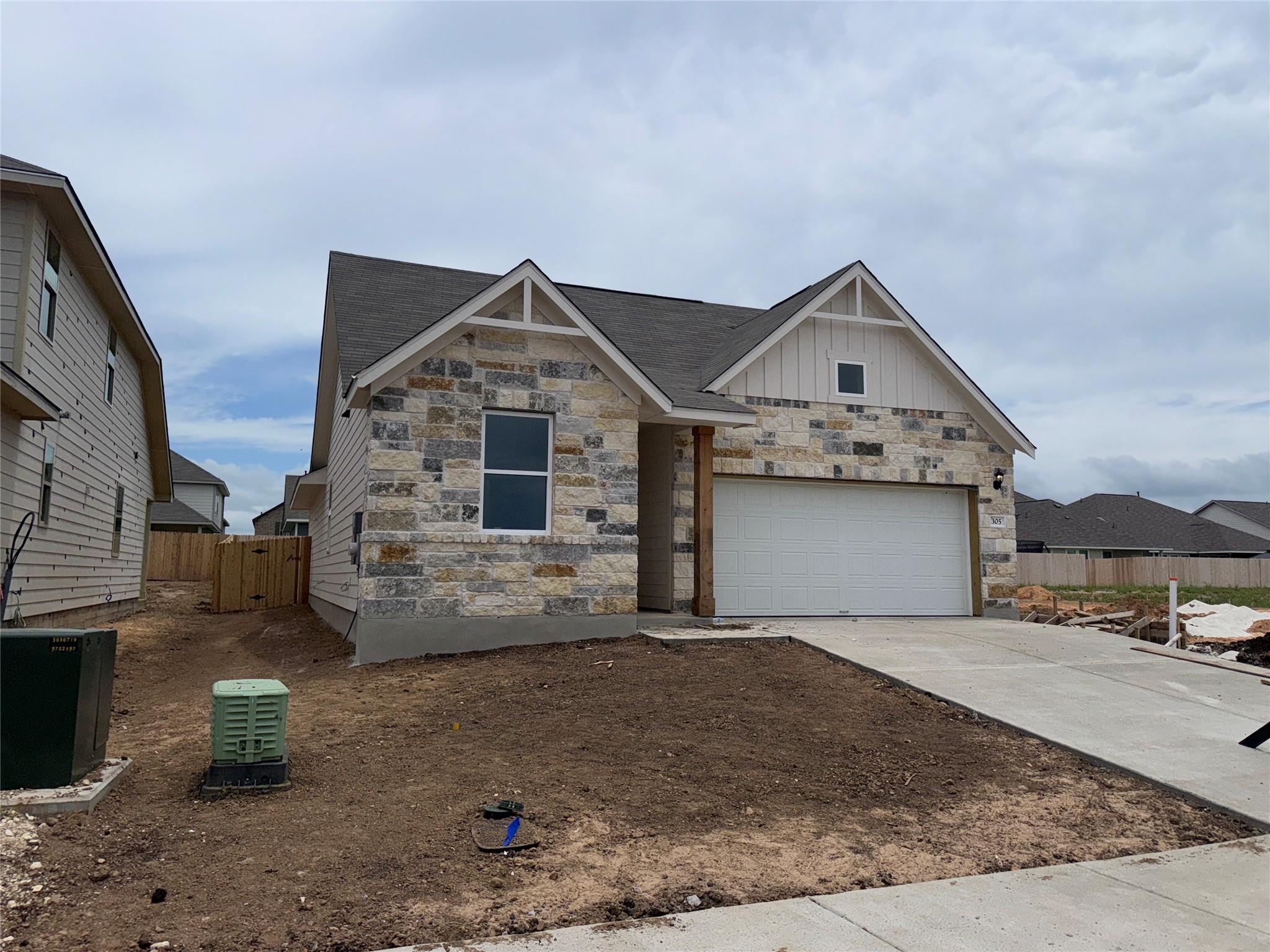305 Willow Heights Dr, Hutto, TX 78634