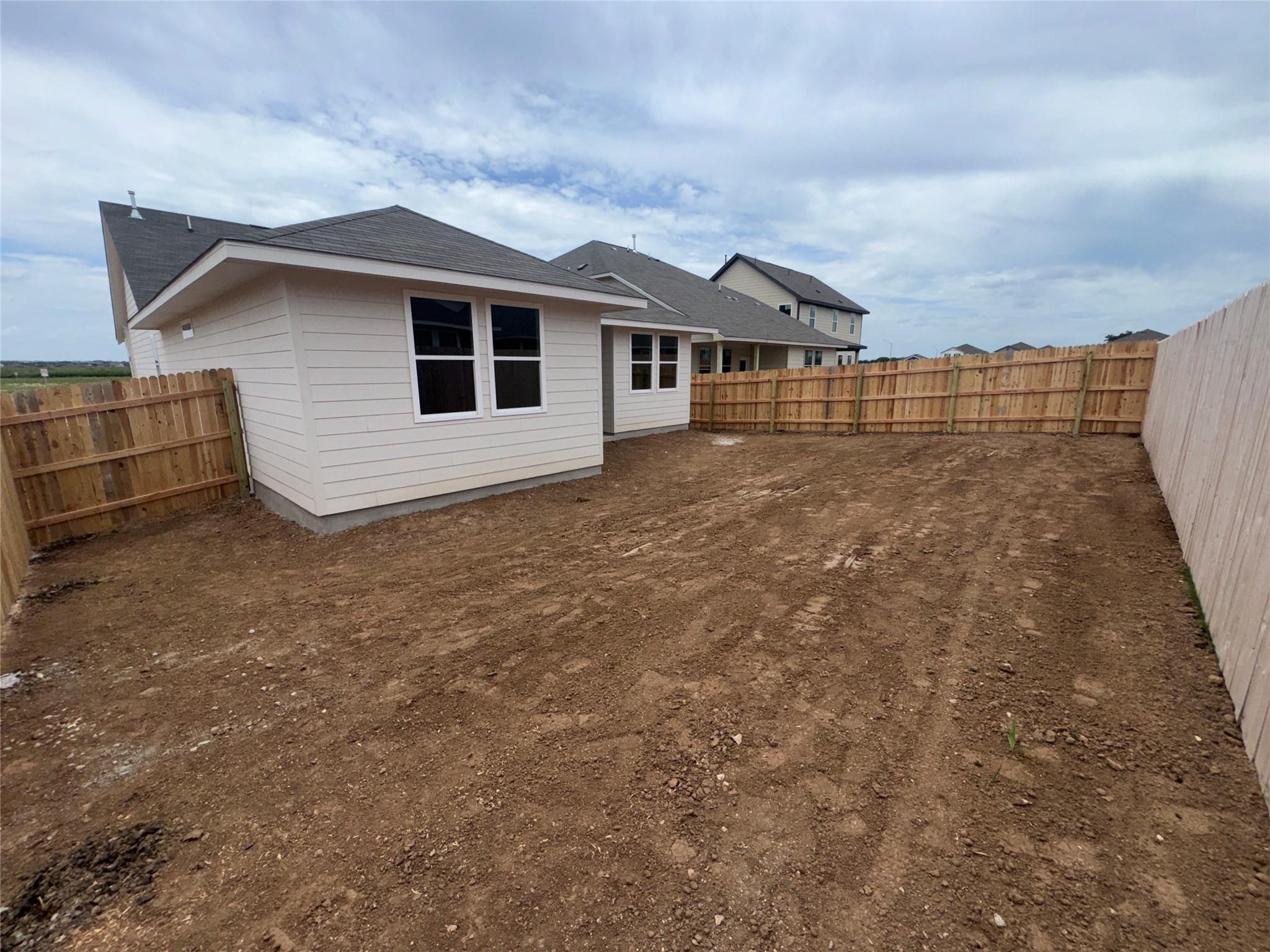 305 Willow Heights Dr, Hutto, TX 78634