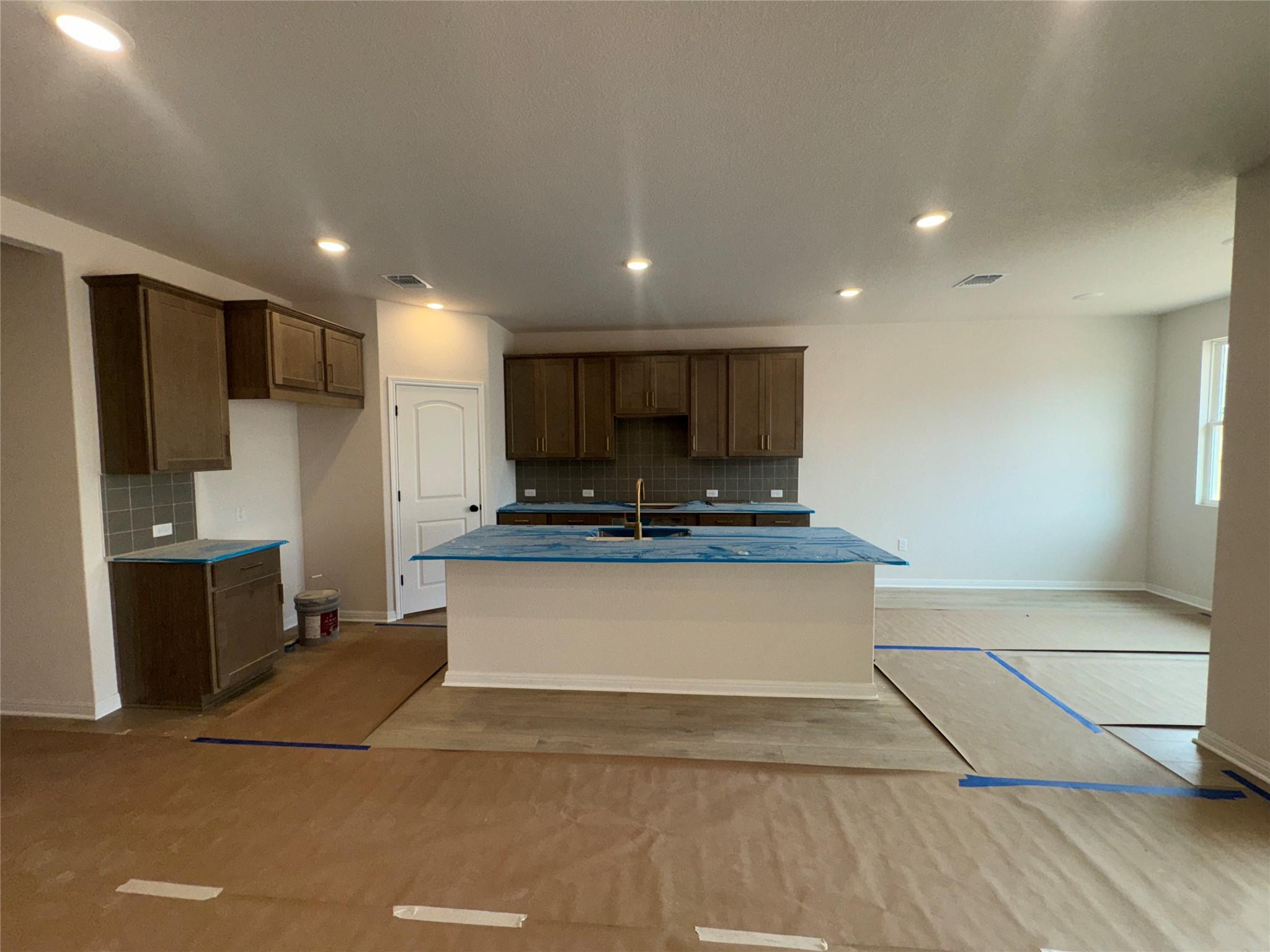 305 Willow Heights Dr, Hutto, TX 78634