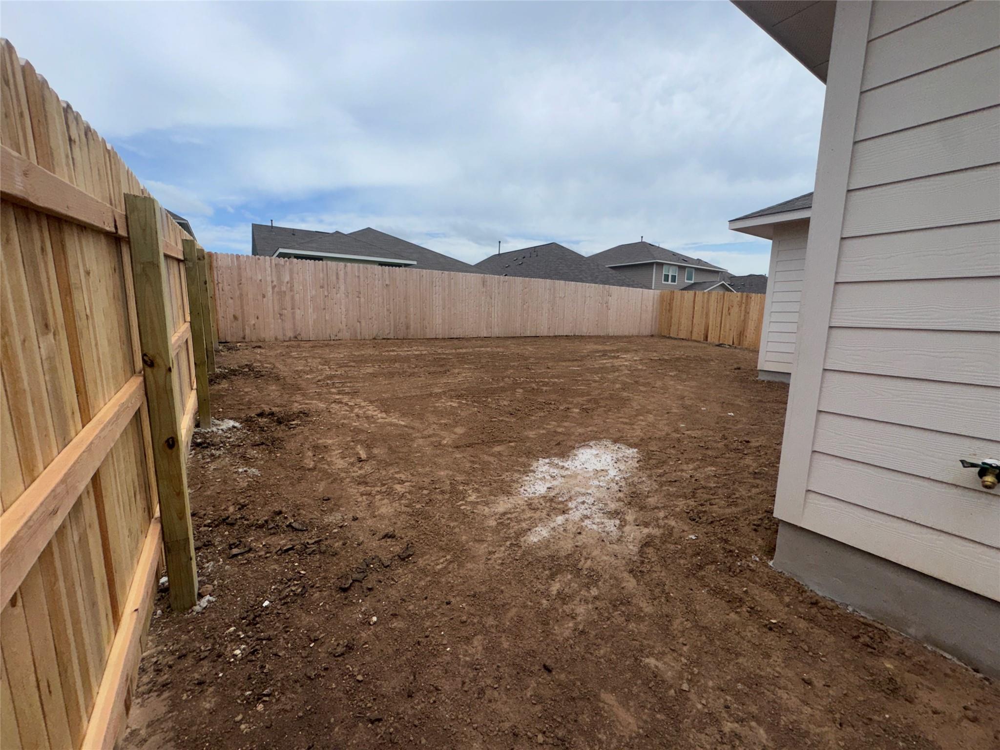 305 Willow Heights Dr, Hutto, TX 78634
