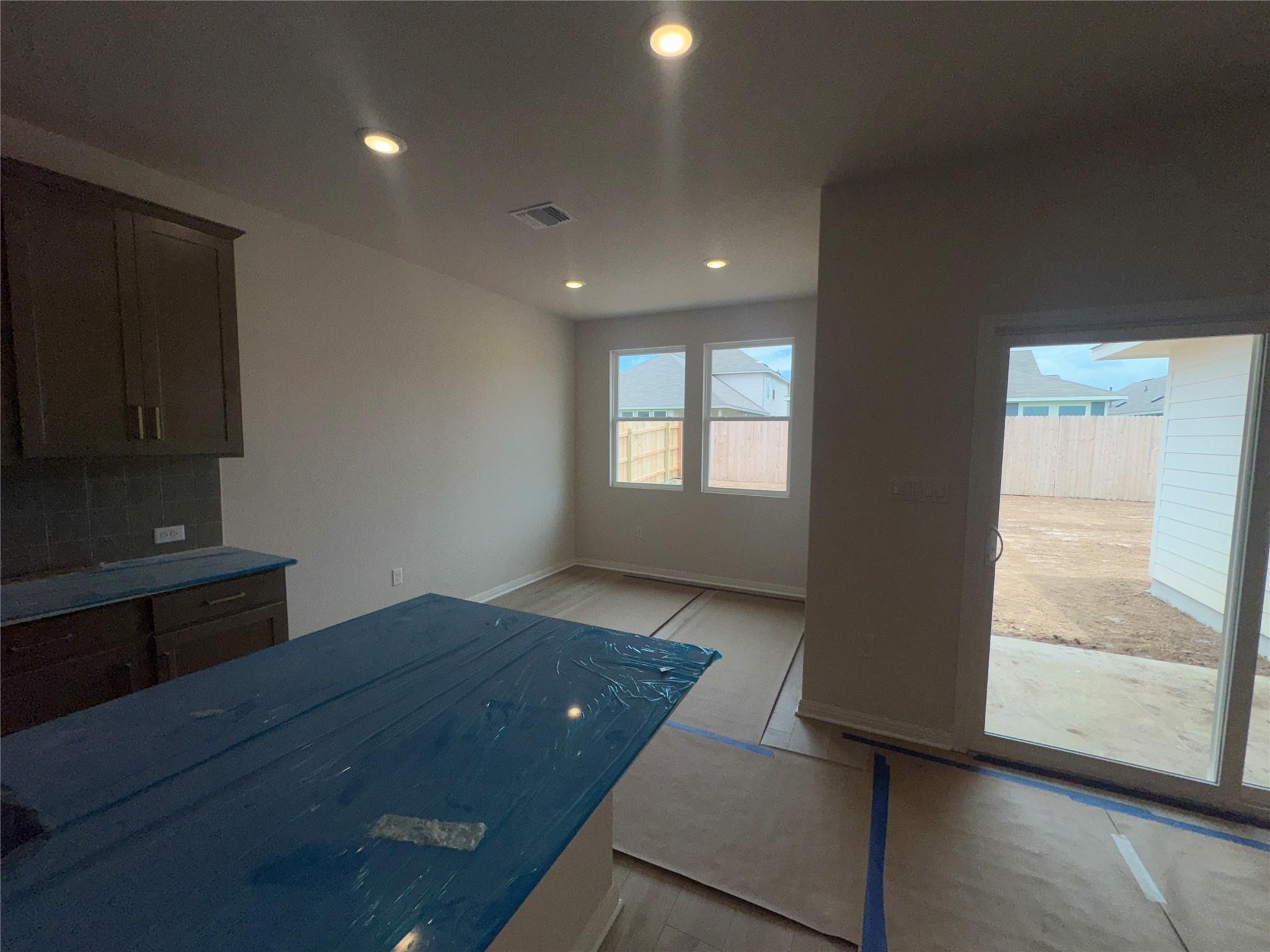 305 Willow Heights Dr, Hutto, TX 78634
