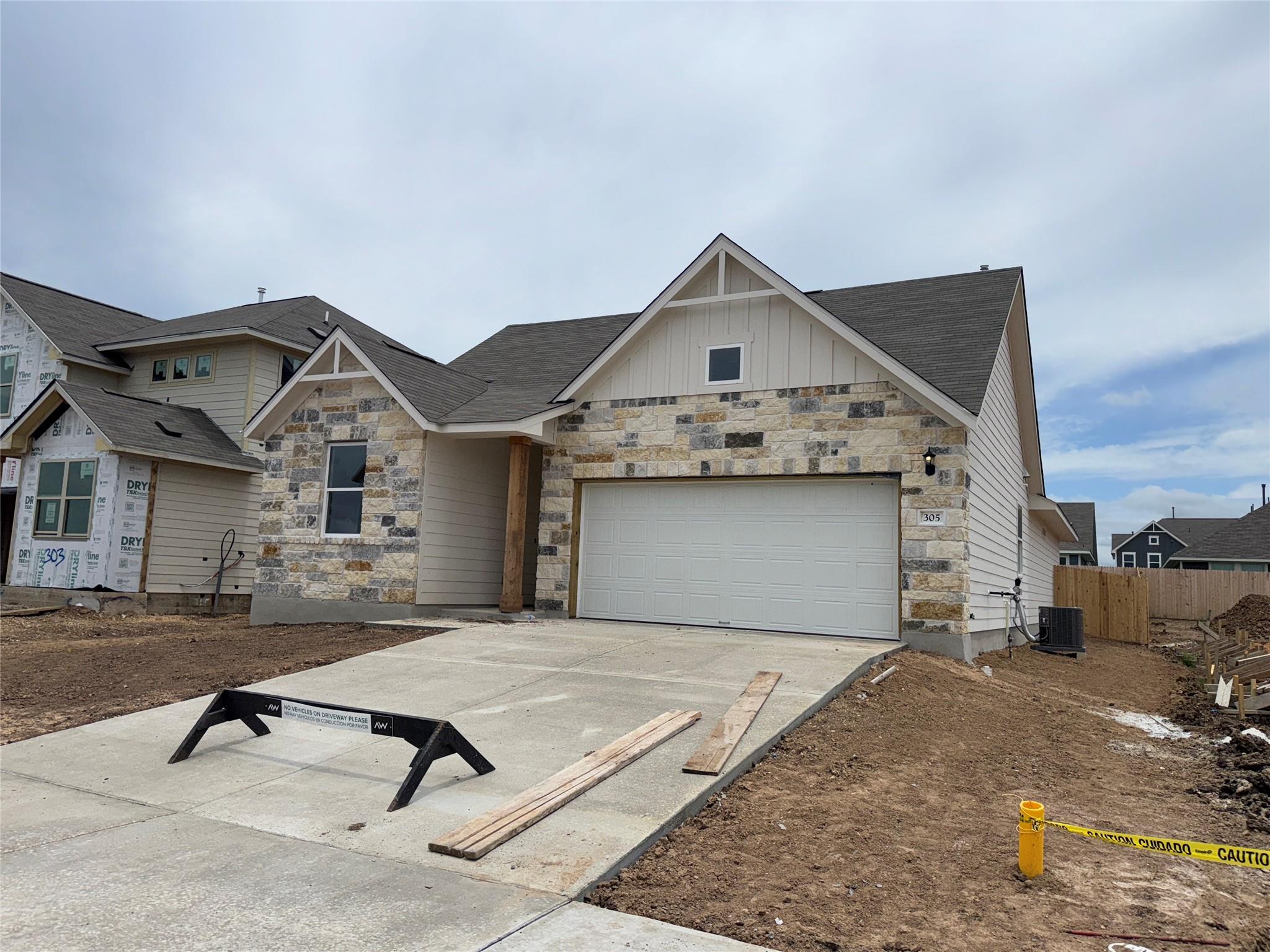 305 Willow Heights Dr, Hutto, TX 78634