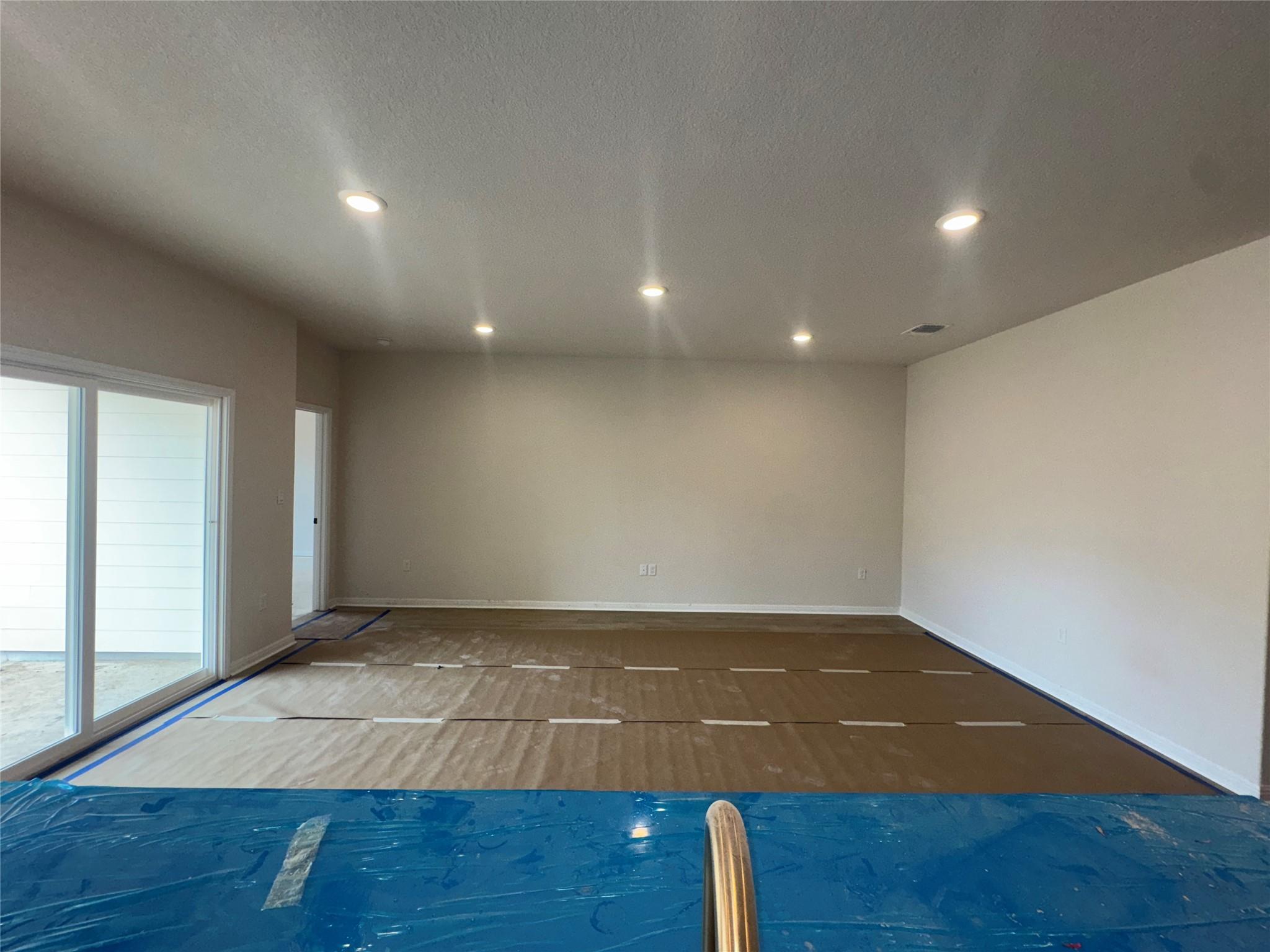 305 Willow Heights Dr, Hutto, TX 78634