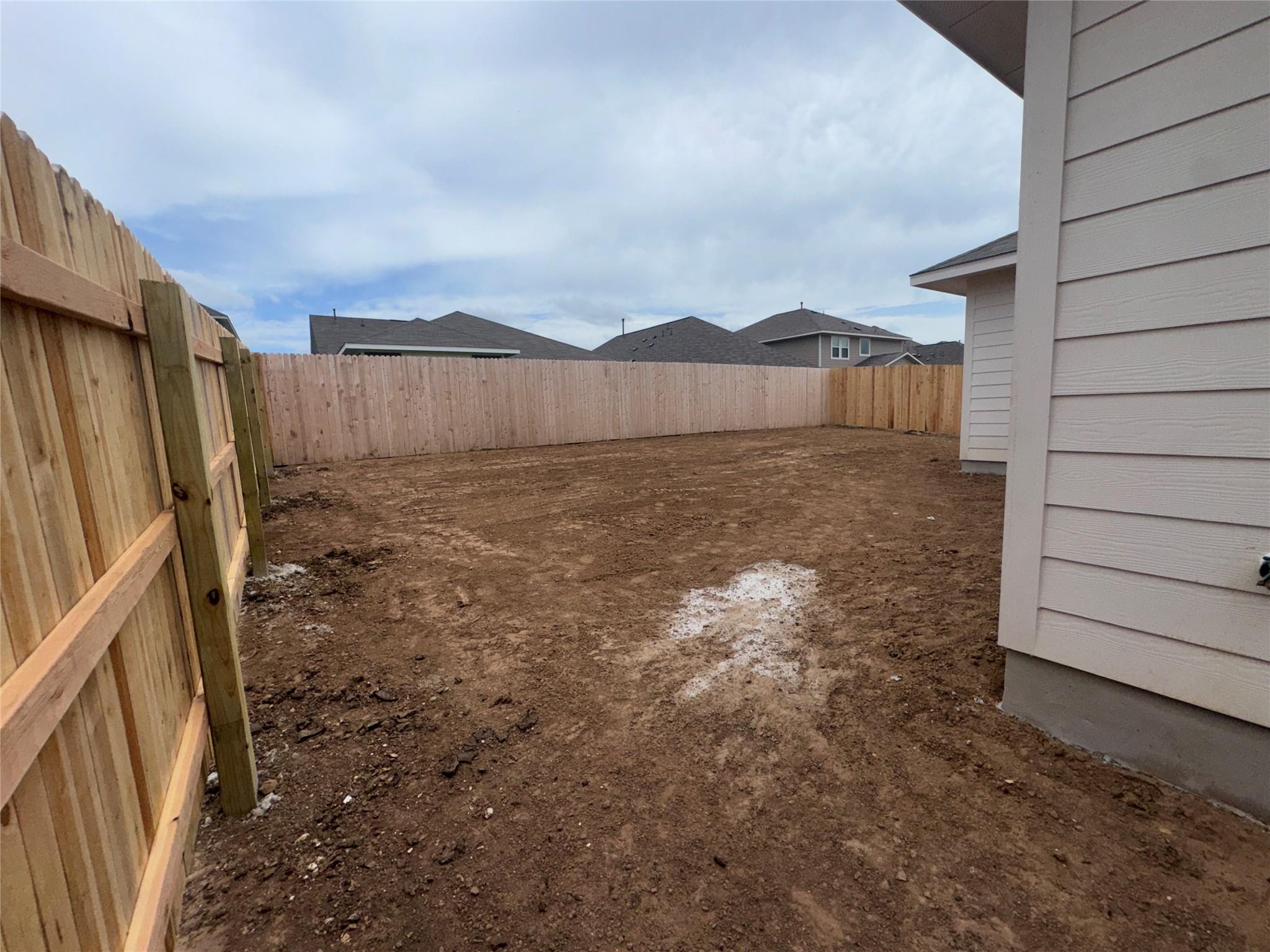 305 Willow Heights Dr, Hutto, TX 78634