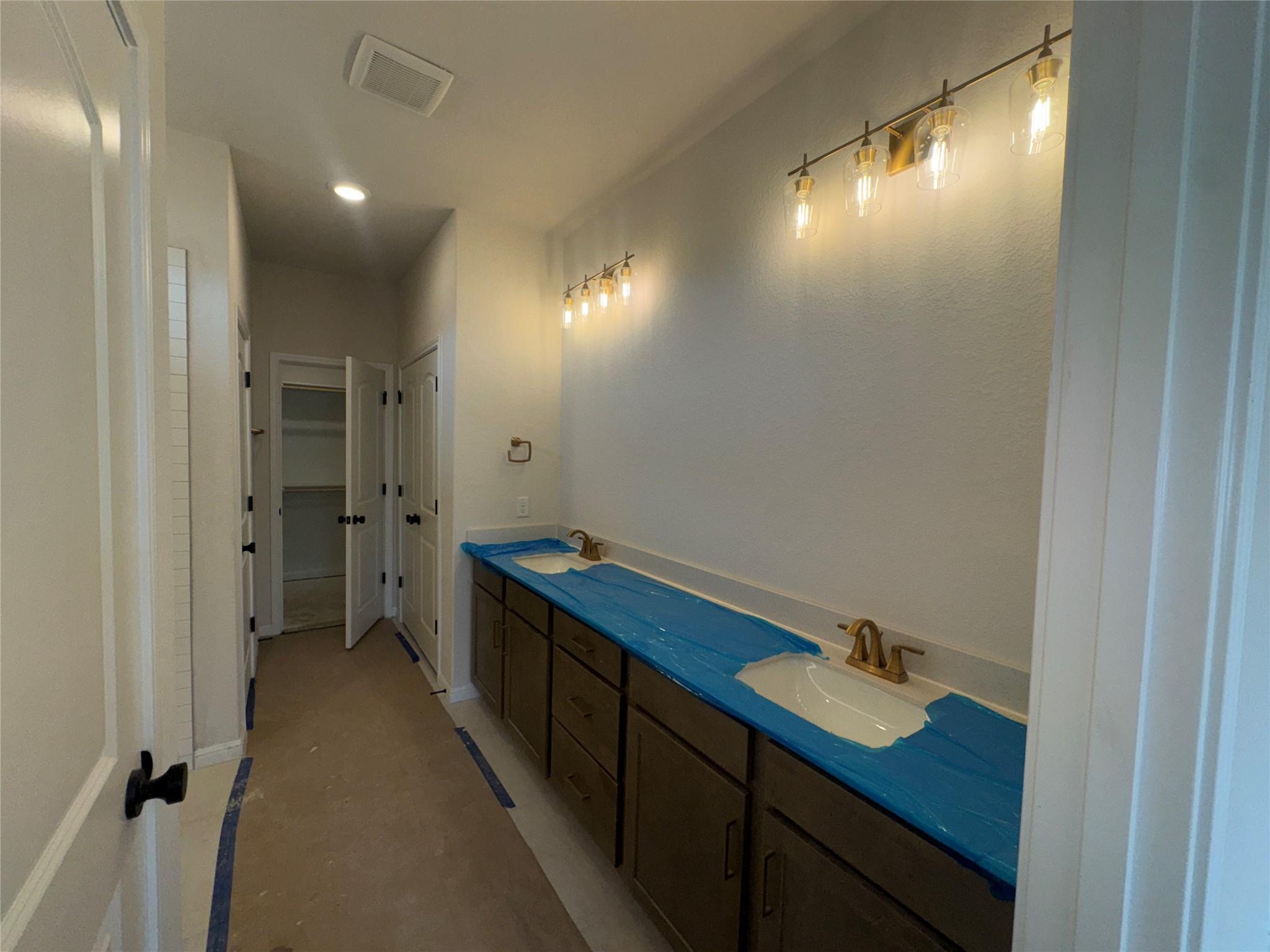 305 Willow Heights Dr, Hutto, TX 78634