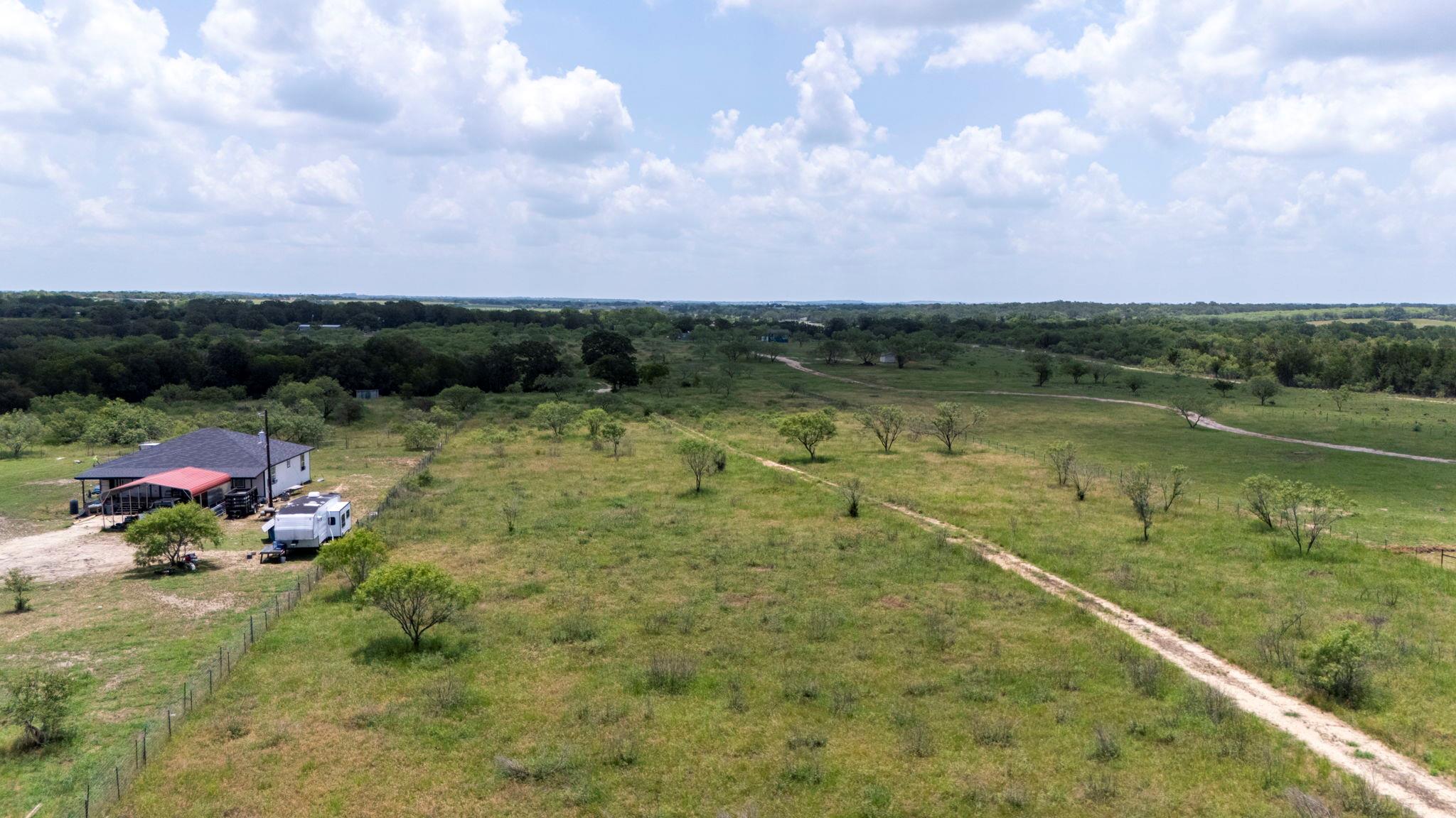 401 Turnback Trl, Dale, TX 78616