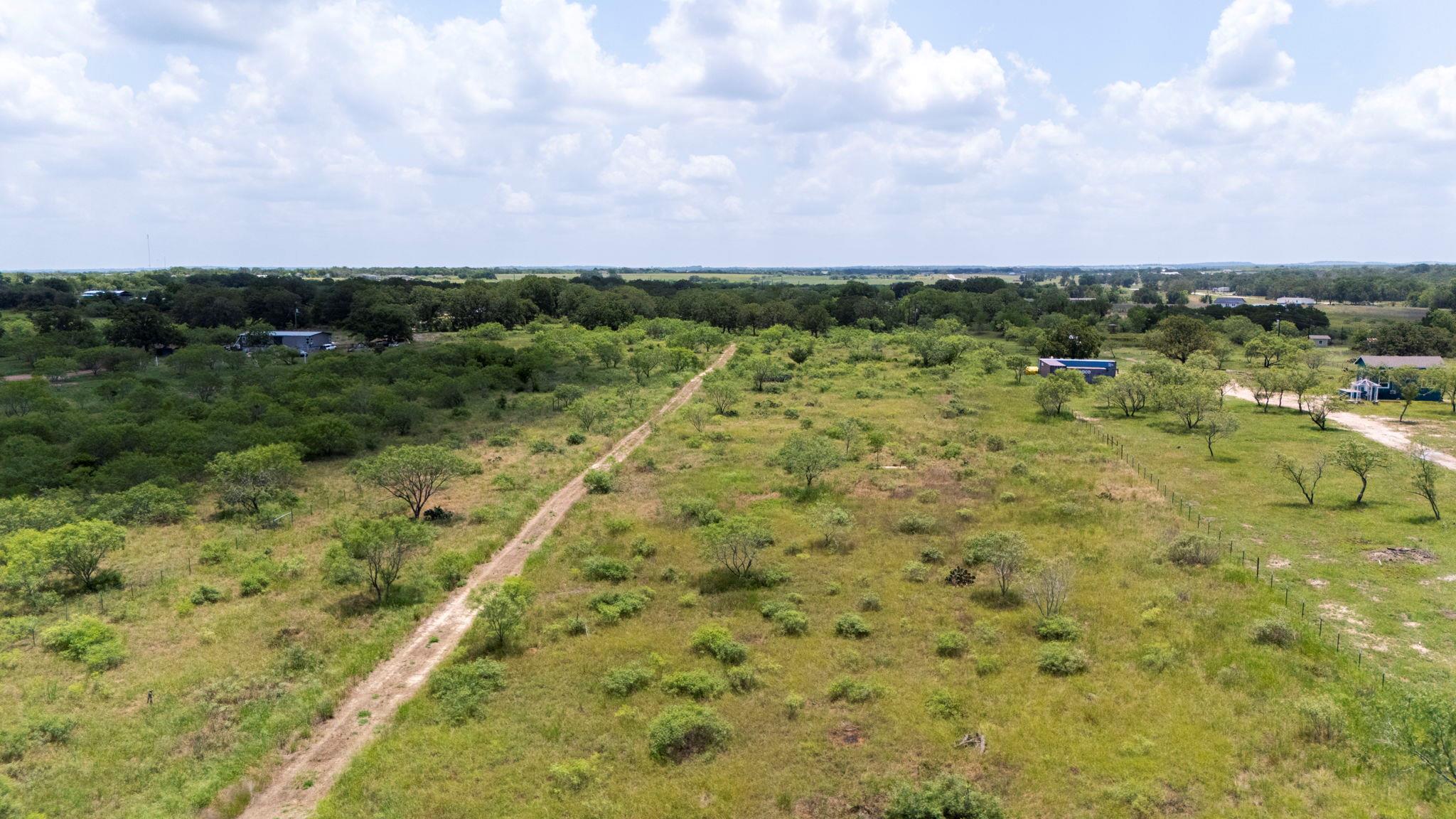 401 Turnback Trl, Dale, TX 78616
