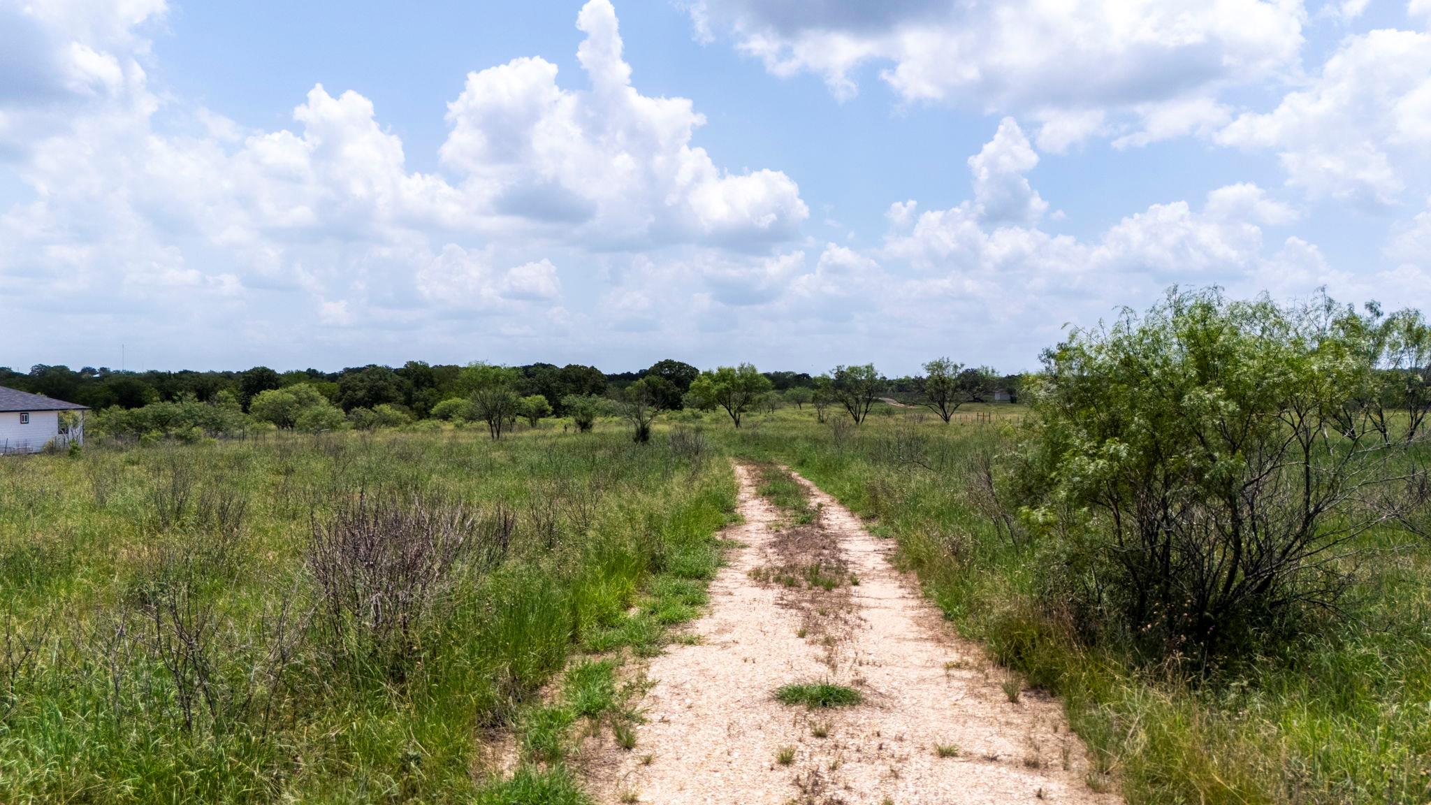 401 Turnback Trl, Dale, TX 78616