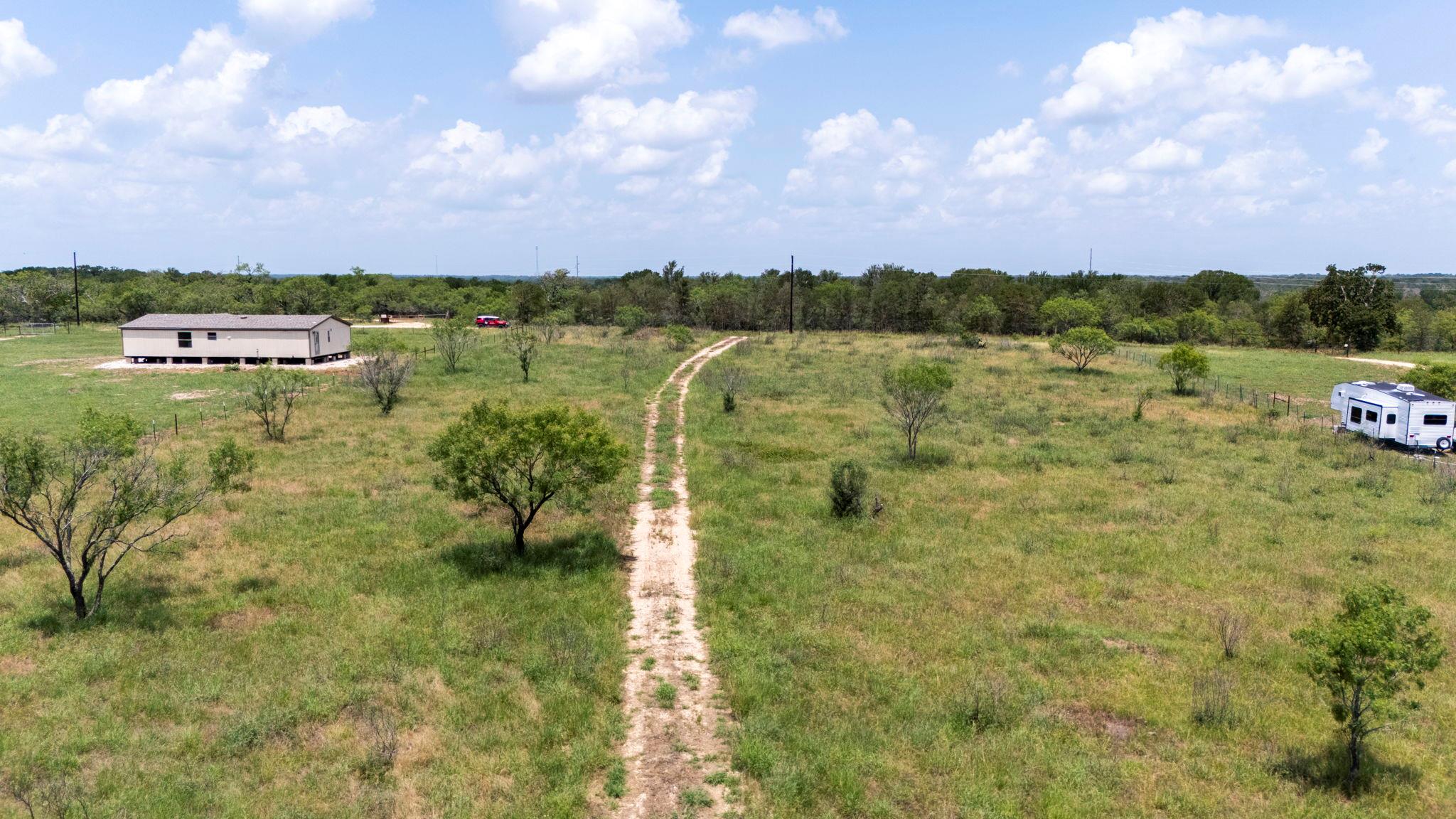 401 Turnback Trl, Dale, TX 78616