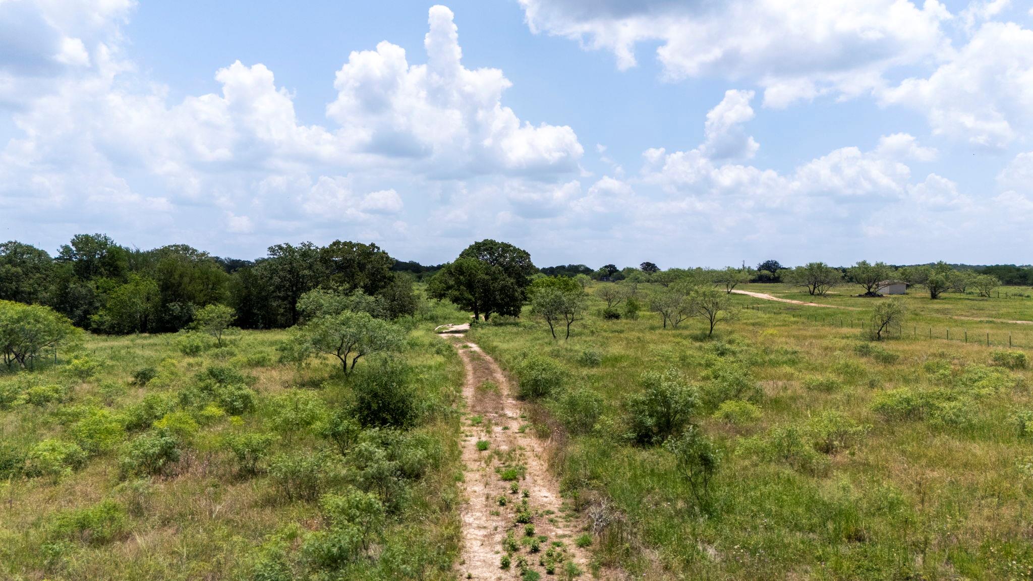 401 Turnback Trl, Dale, TX 78616