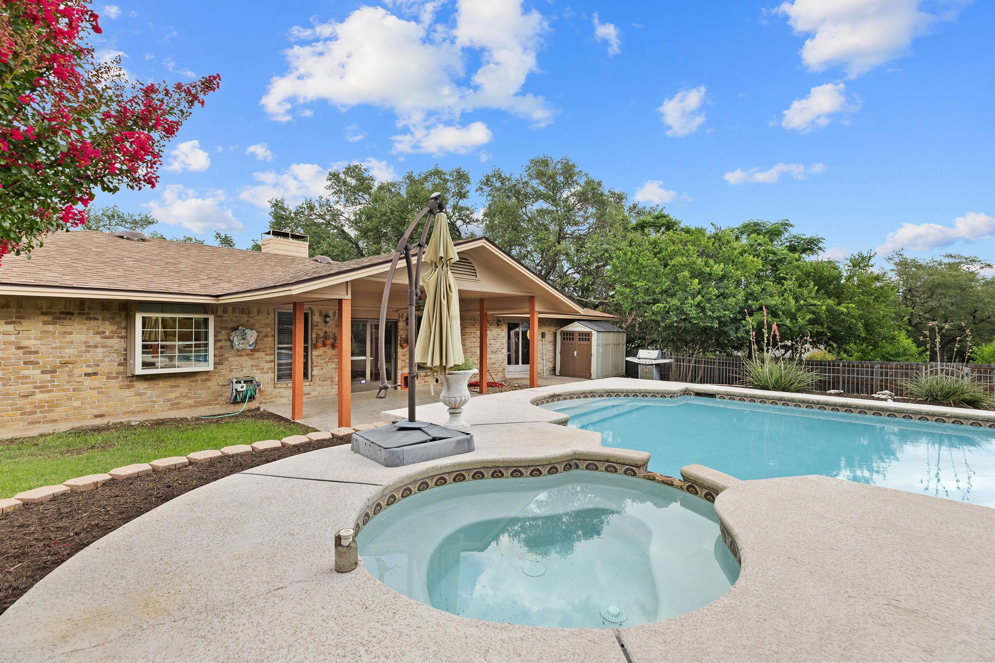1204 Oak Hollow Dr, Leander, TX 78641