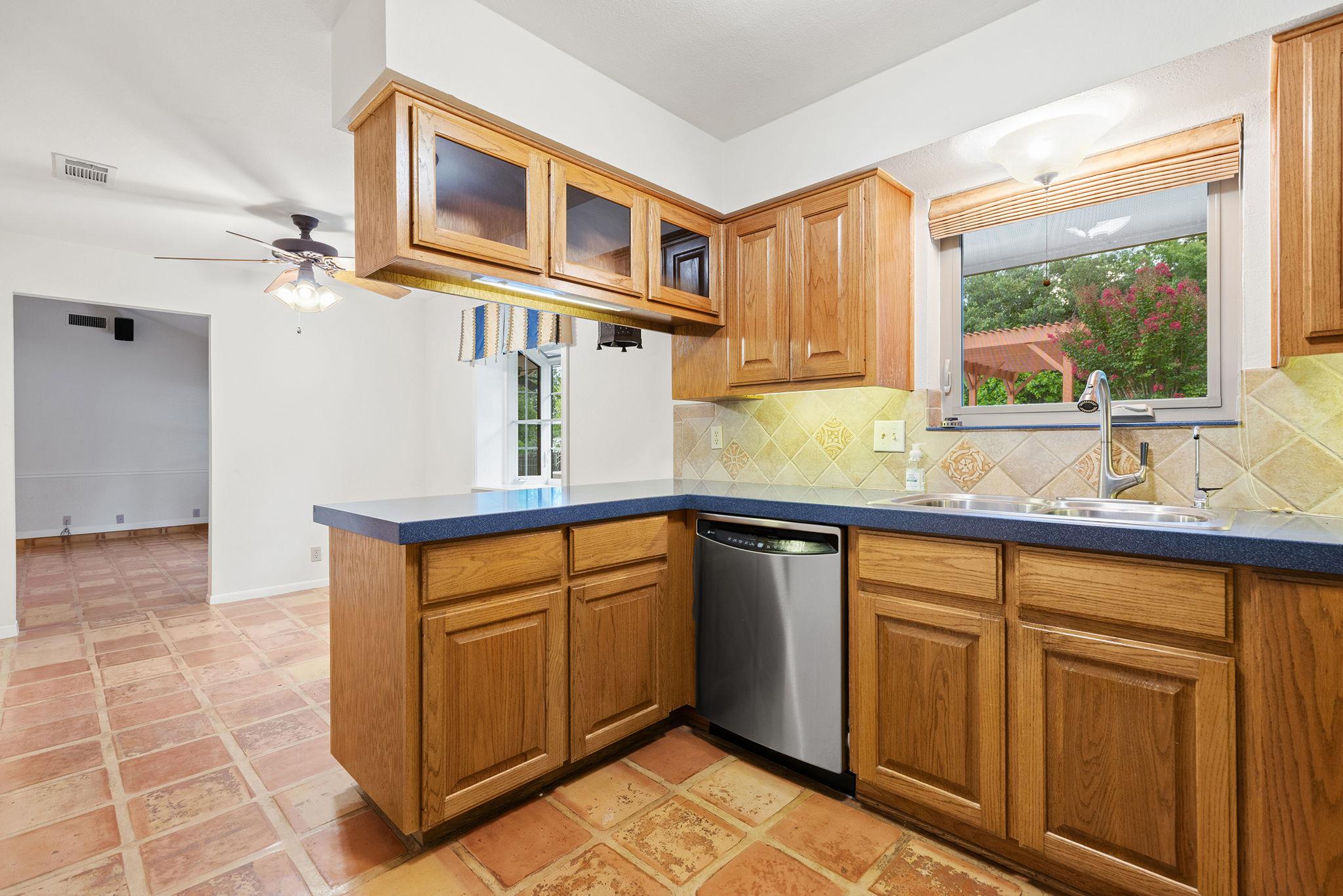1204 Oak Hollow Dr, Leander, TX 78641