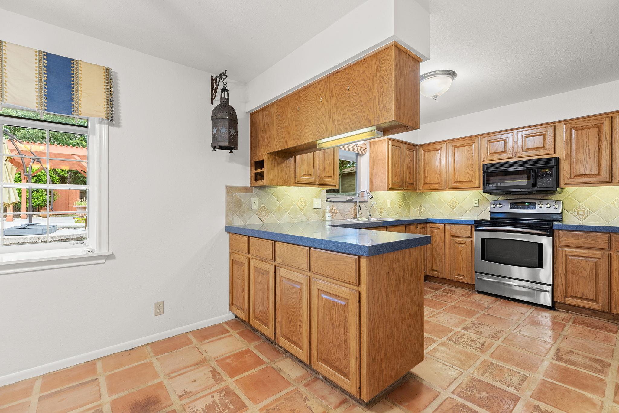 1204 Oak Hollow Dr, Leander, TX 78641