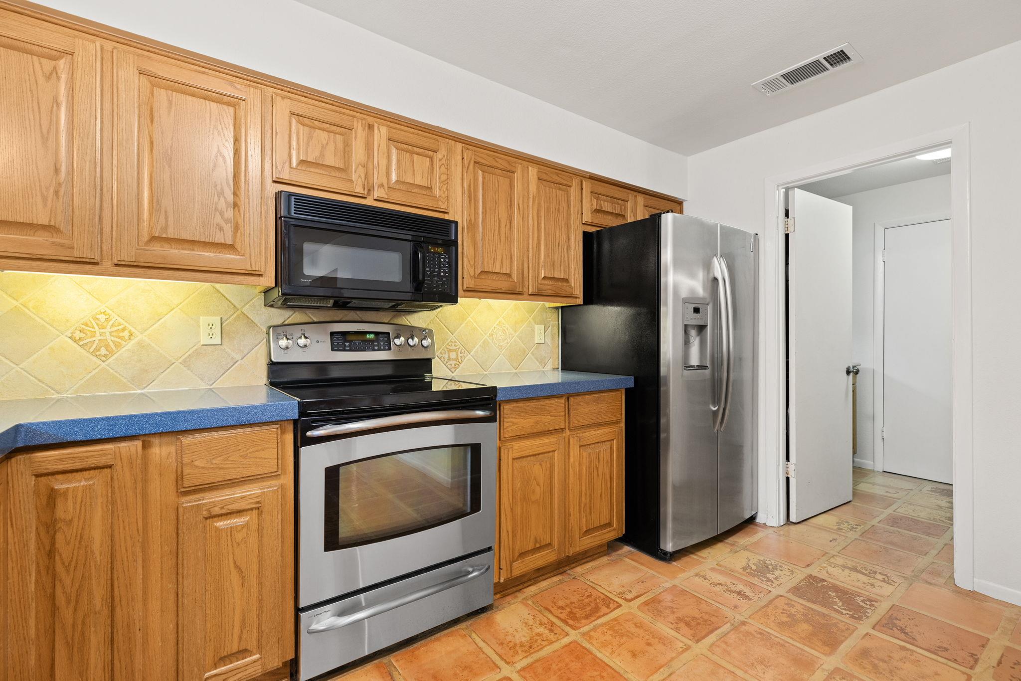 1204 Oak Hollow Dr, Leander, TX 78641