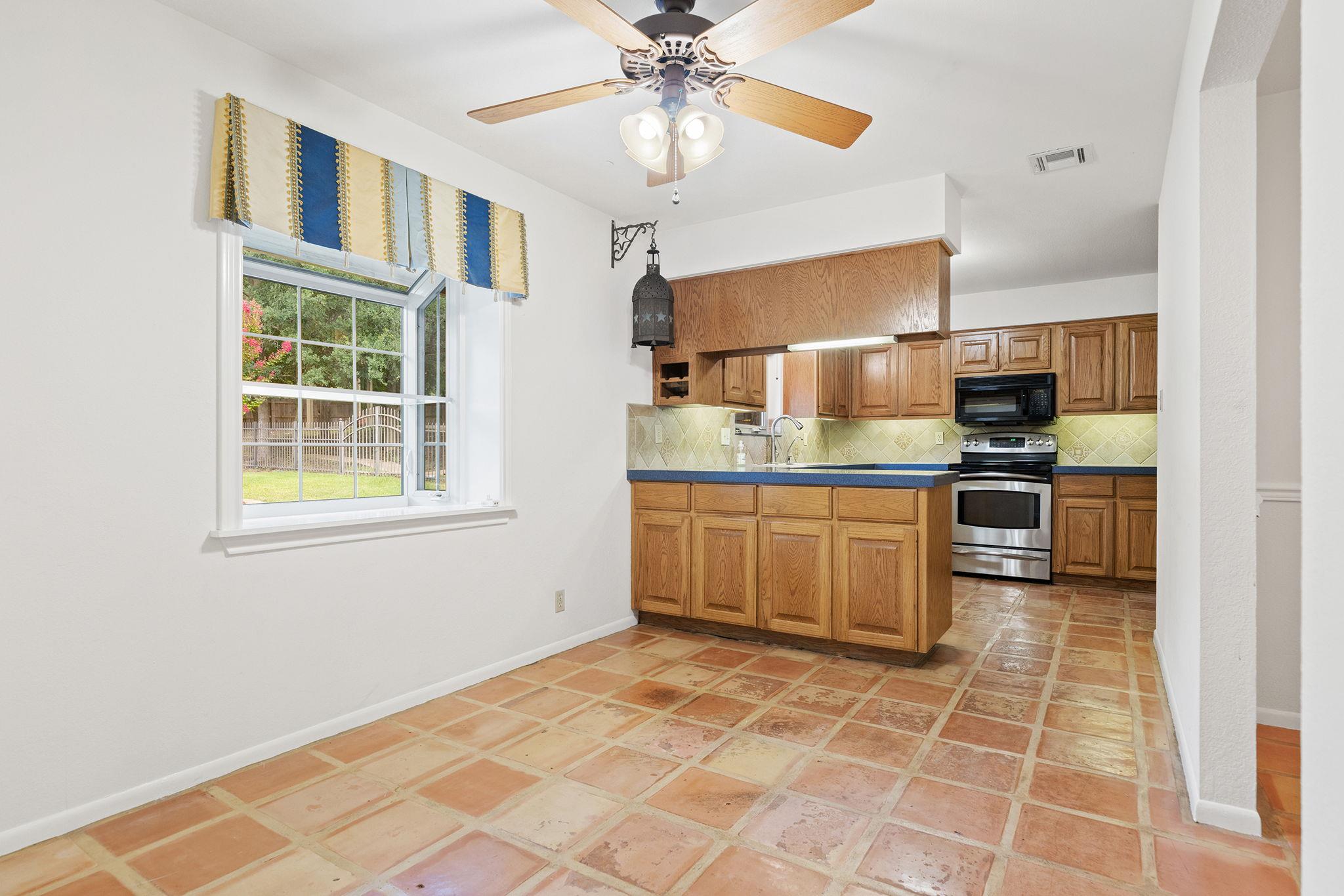 1204 Oak Hollow Dr, Leander, TX 78641