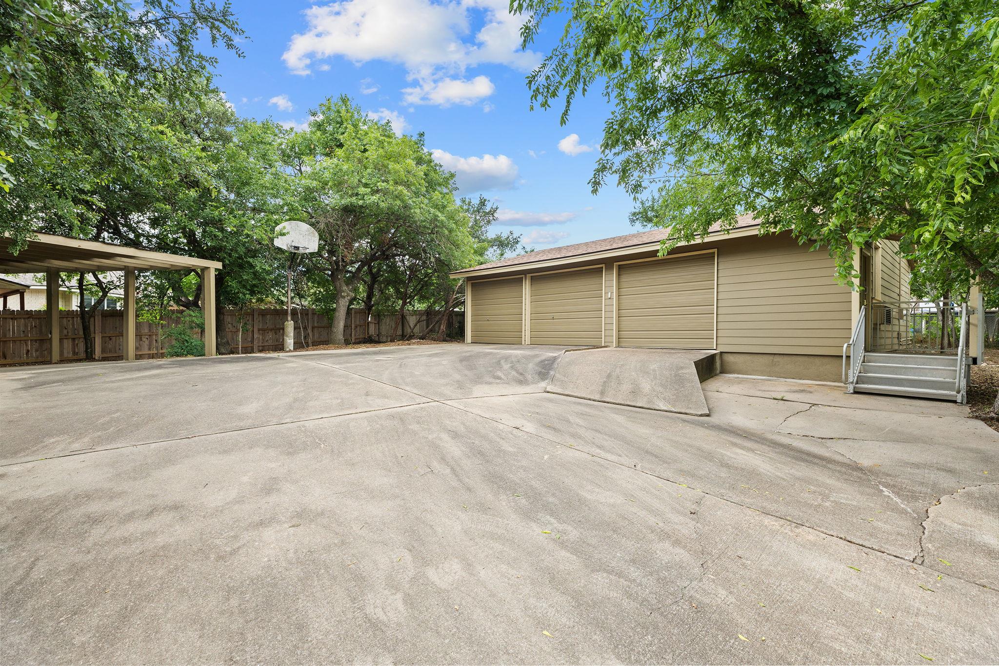 1204 Oak Hollow Dr, Leander, TX 78641