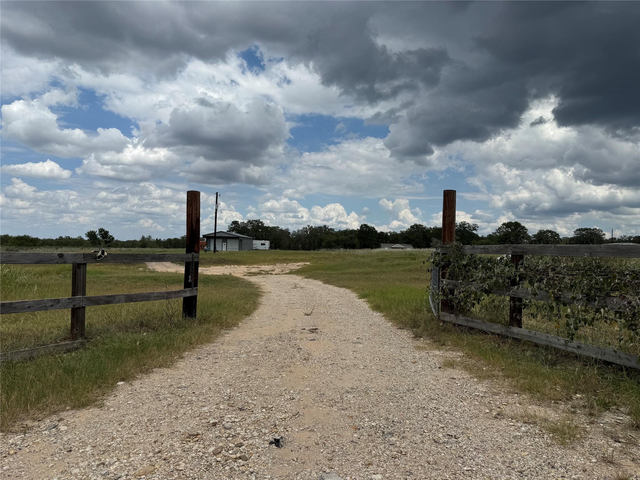 386 Old Colony Rd, Seguin, TX 78155