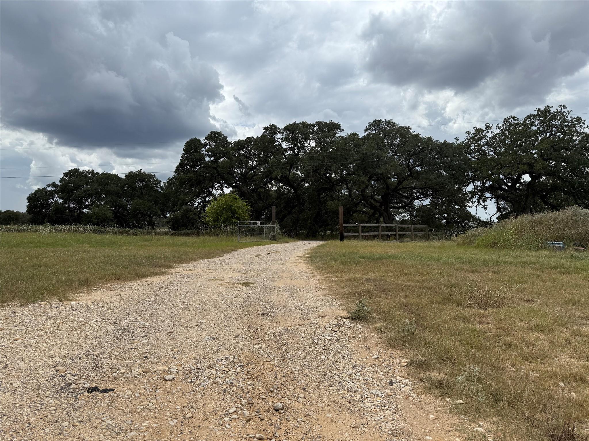386 Old Colony Rd, Seguin, TX 78155
