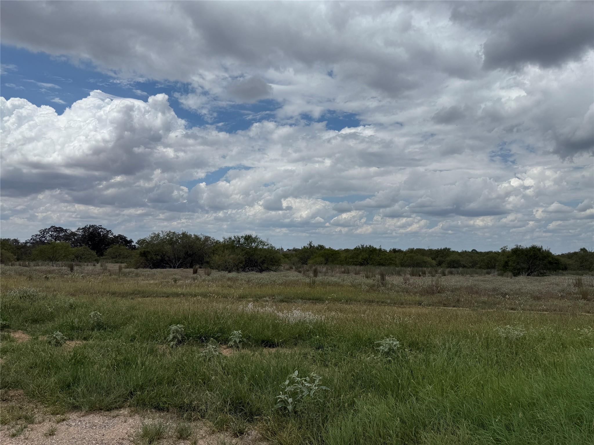 386 Old Colony Rd, Seguin, TX 78155